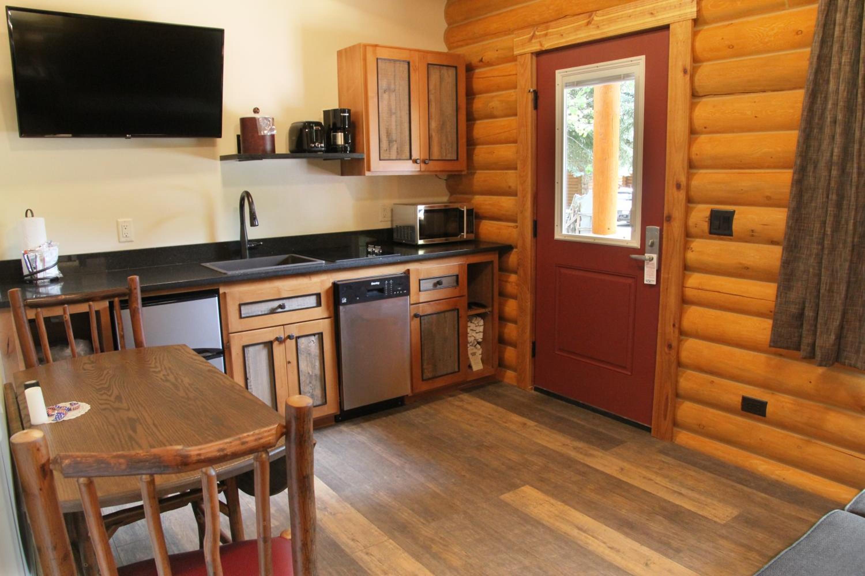 Grand Teton Deluxe Cabin - Not Pet-Friendly - Photo 8