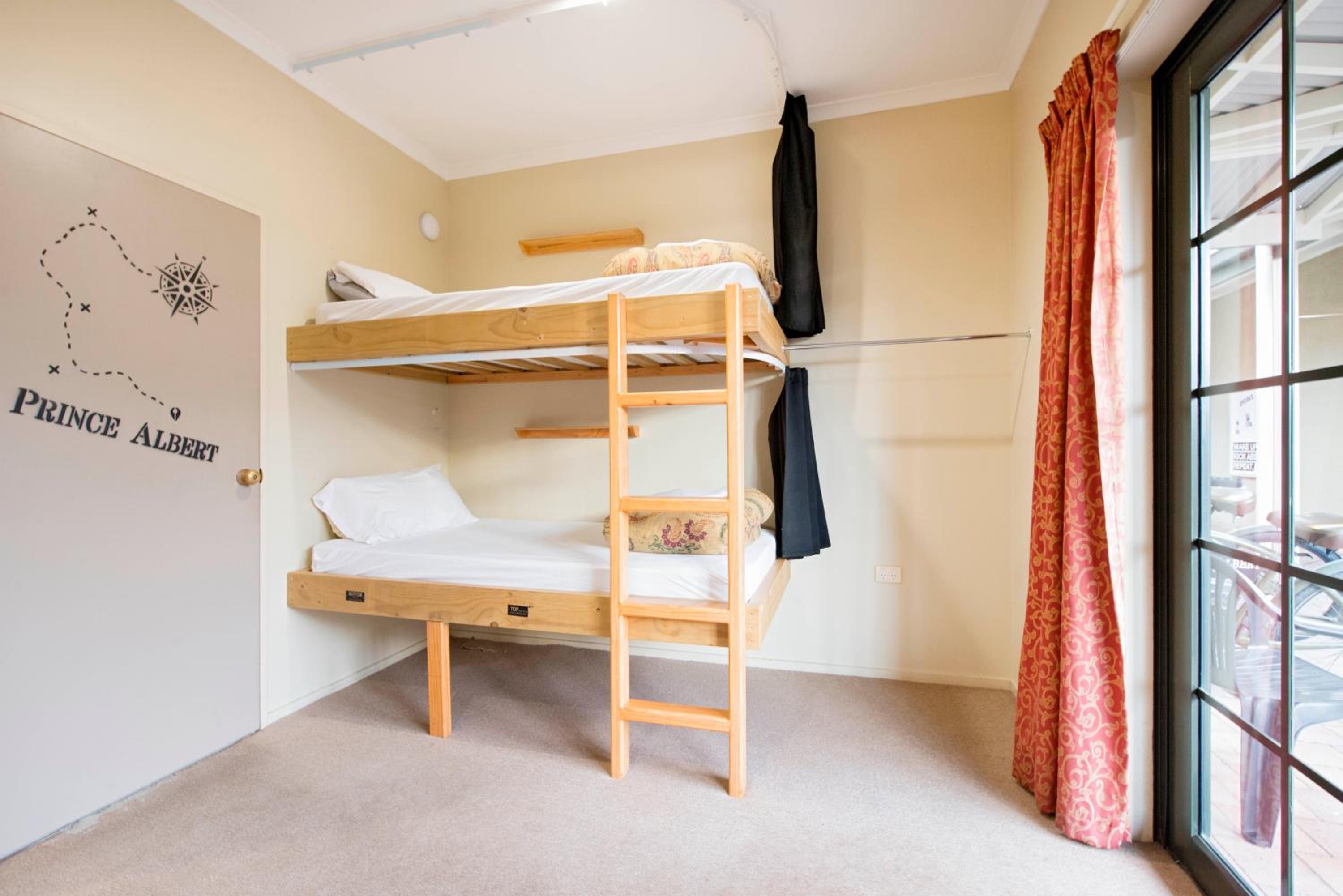Single Bed in 4-Bed Dormitory Room photo 2