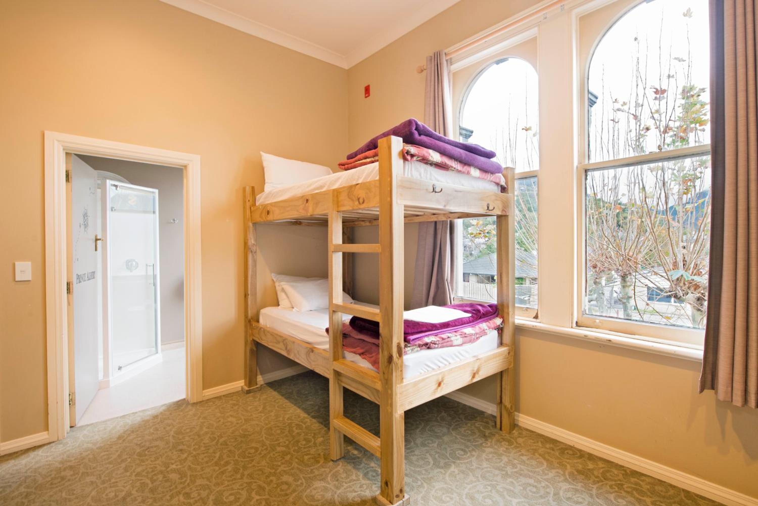 Bed in 6-Bed Female Dormitory Room photo 1