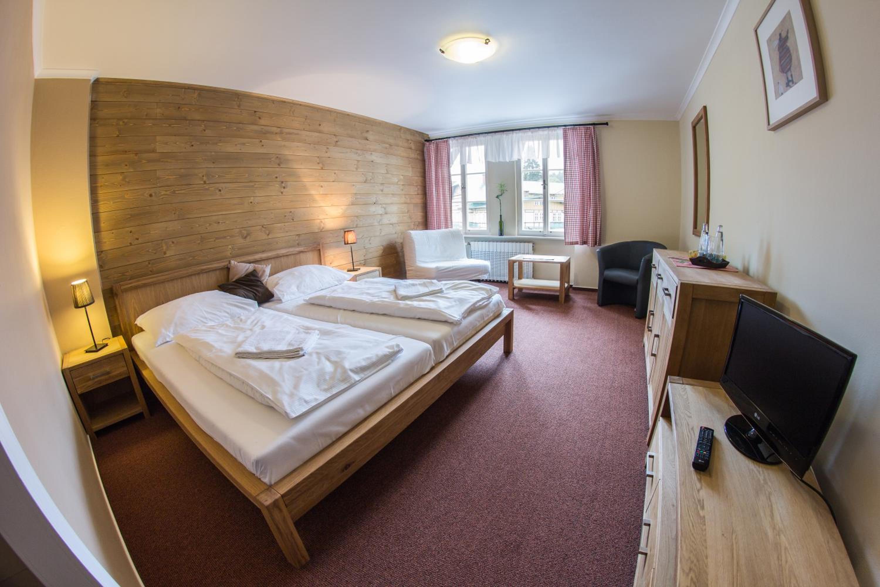 Double Room - Photo 8