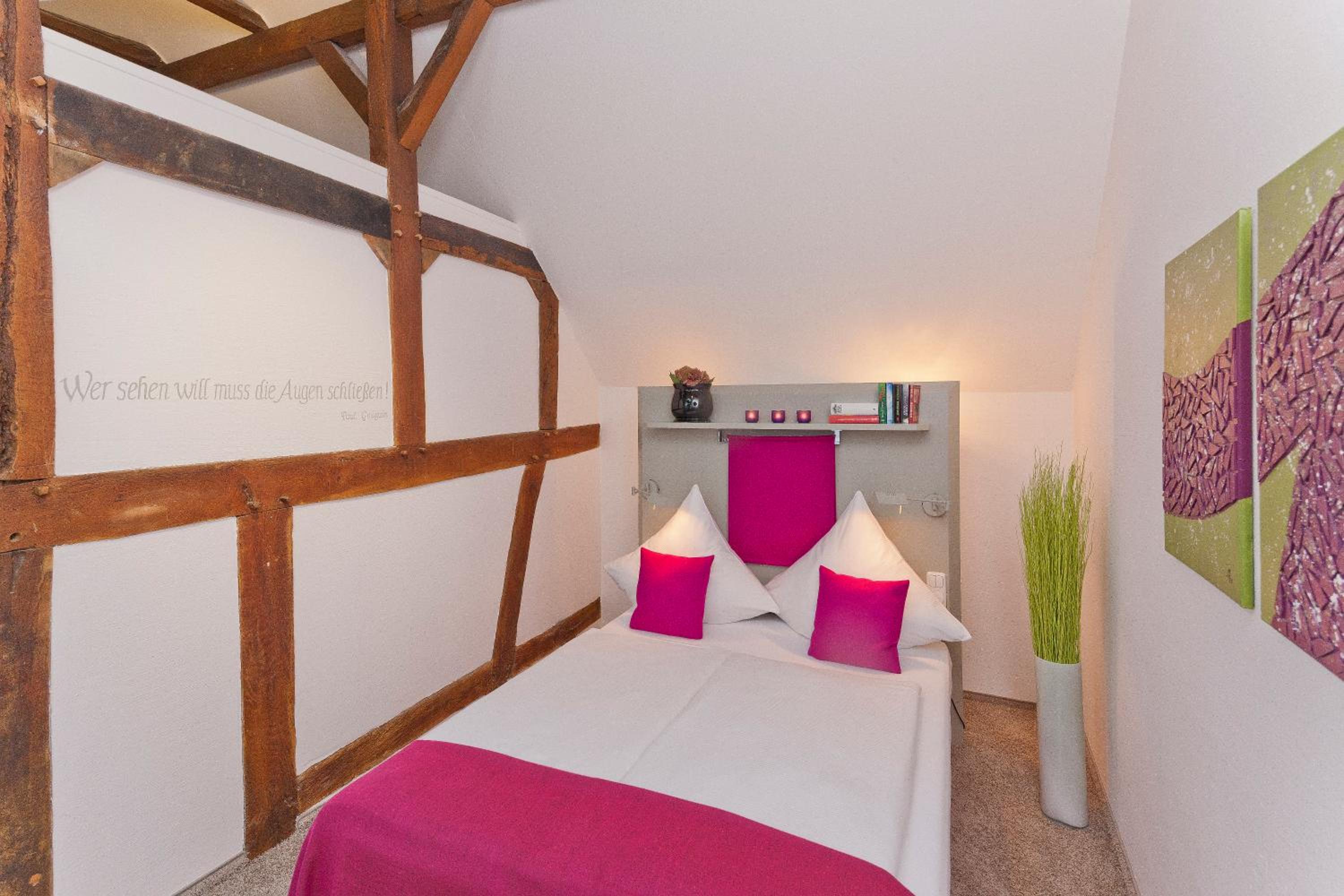 Standard Double Room - Photo 7