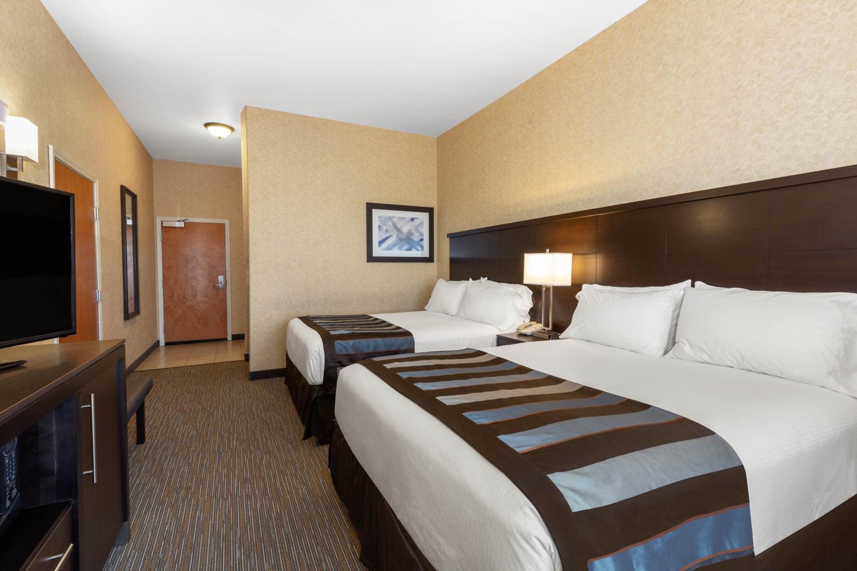 Queen Room with Two Queen Beds - Mobility Access/Non-Smoking - Photo 3