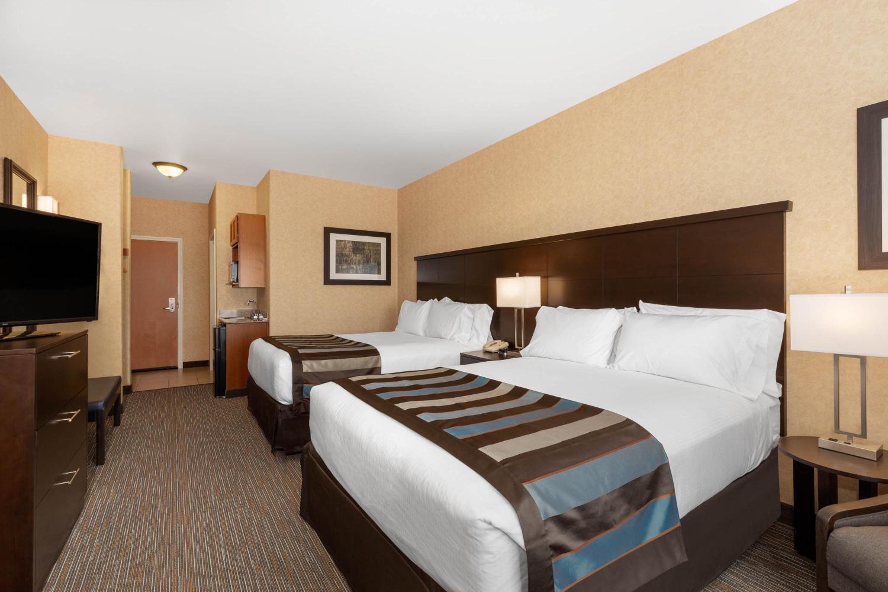 Queen Room with Two Queen Beds - Mobility Access/Non-Smoking - Photo 1