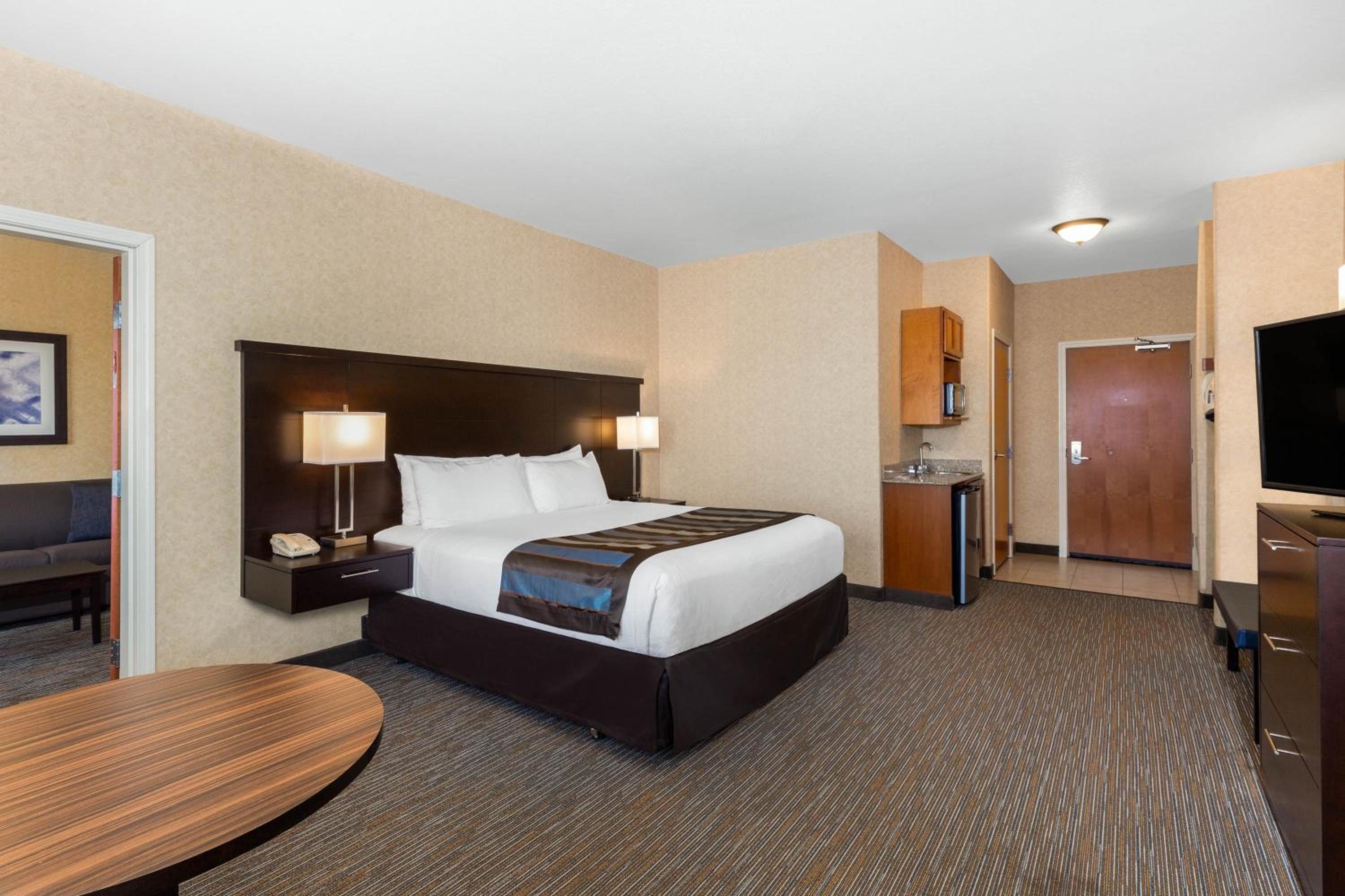 Superior King Studio Suite - Non-Smoking - Photo 1
