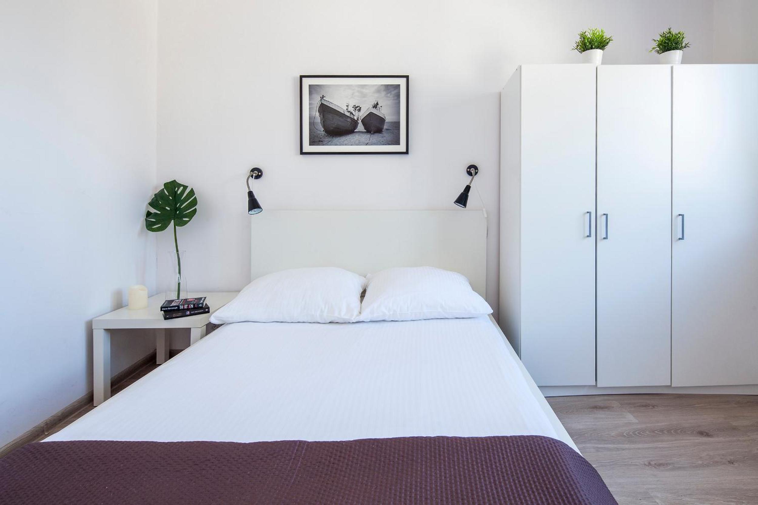 One-Bedroom Suite - Photo 6
