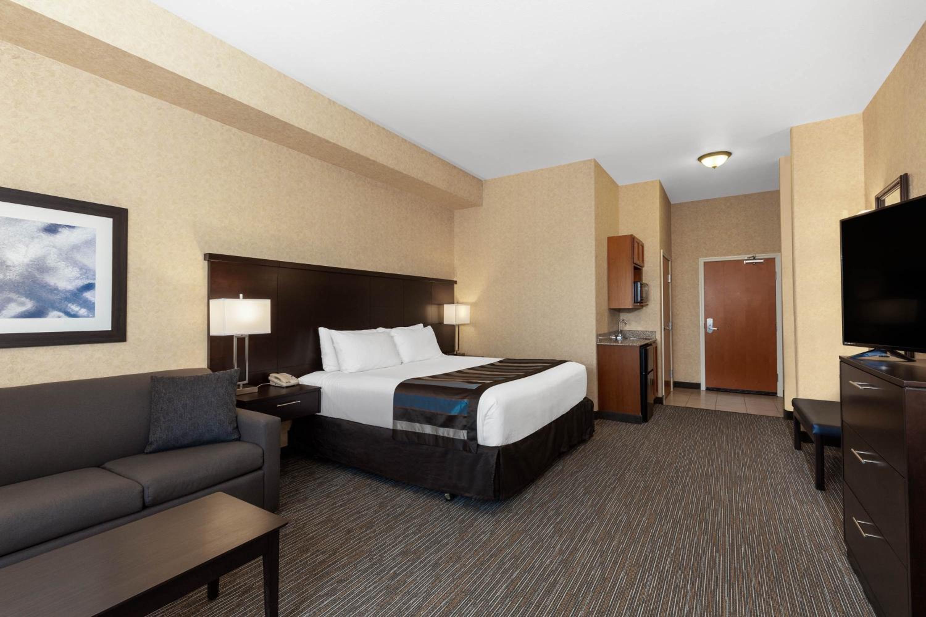 King Room - Non-Smoking - Photo 3
