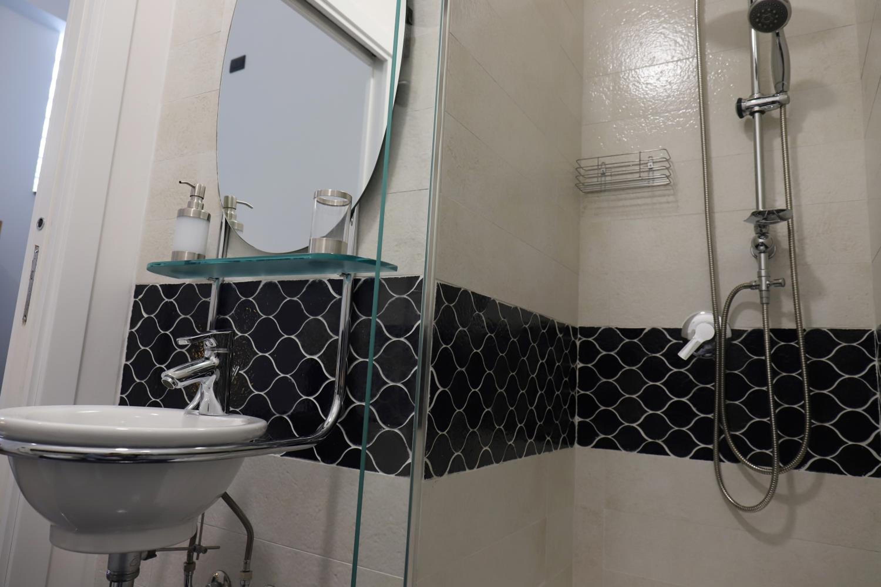 Deluxe Double Room - Photo 7