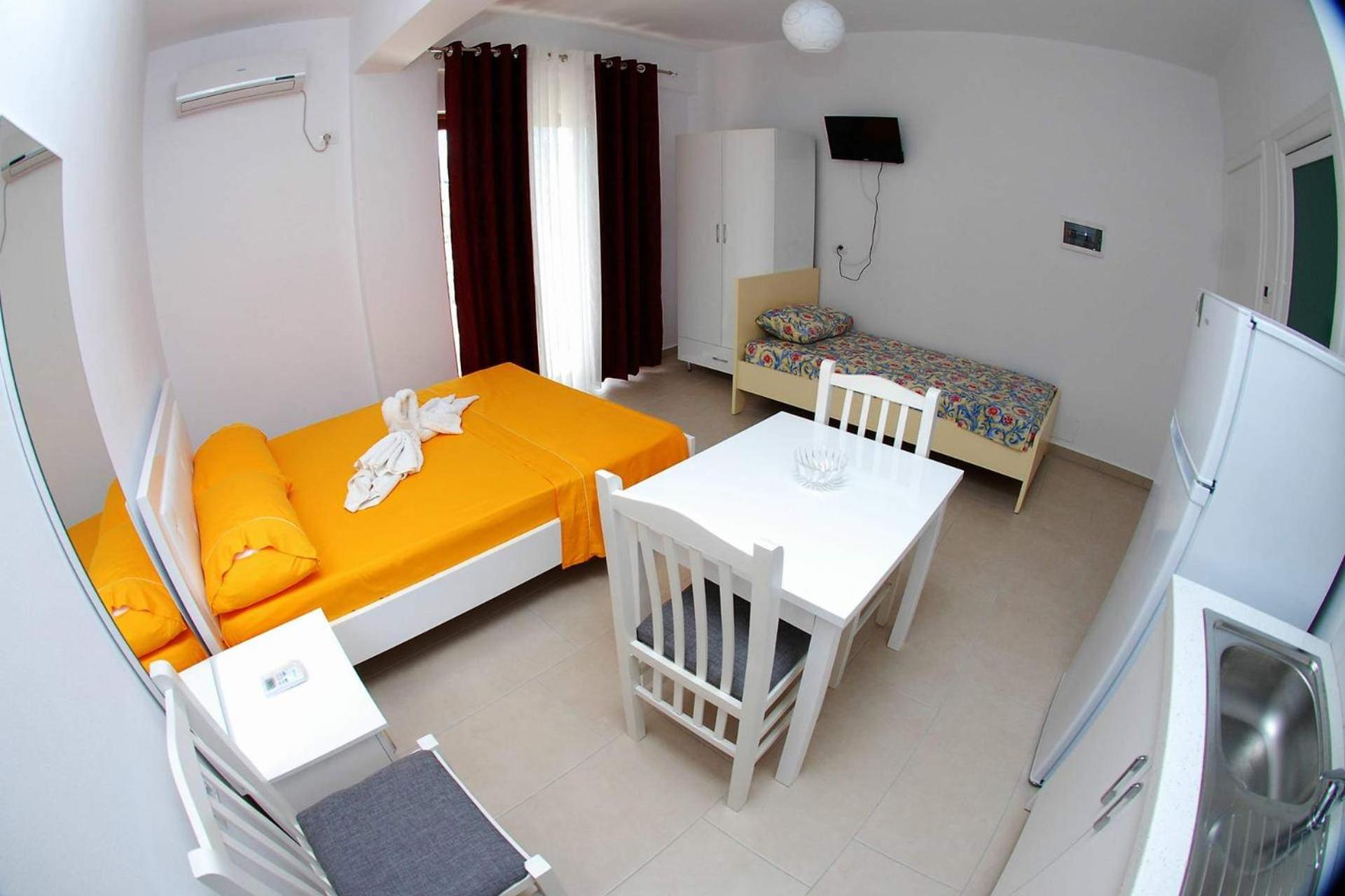 Triple Room With Balcony - Lake View