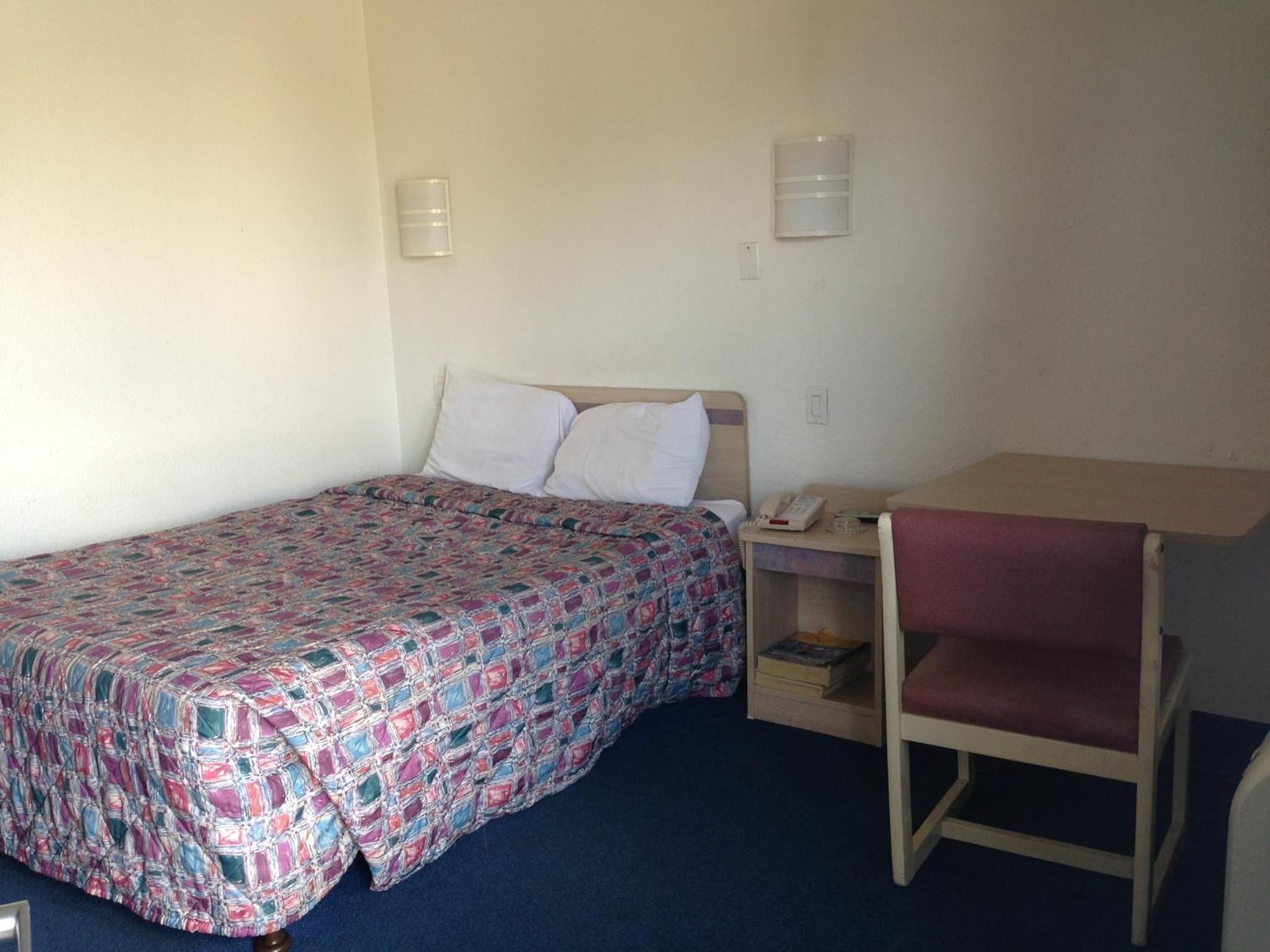 Double Room with Two Double Beds - Photo 8