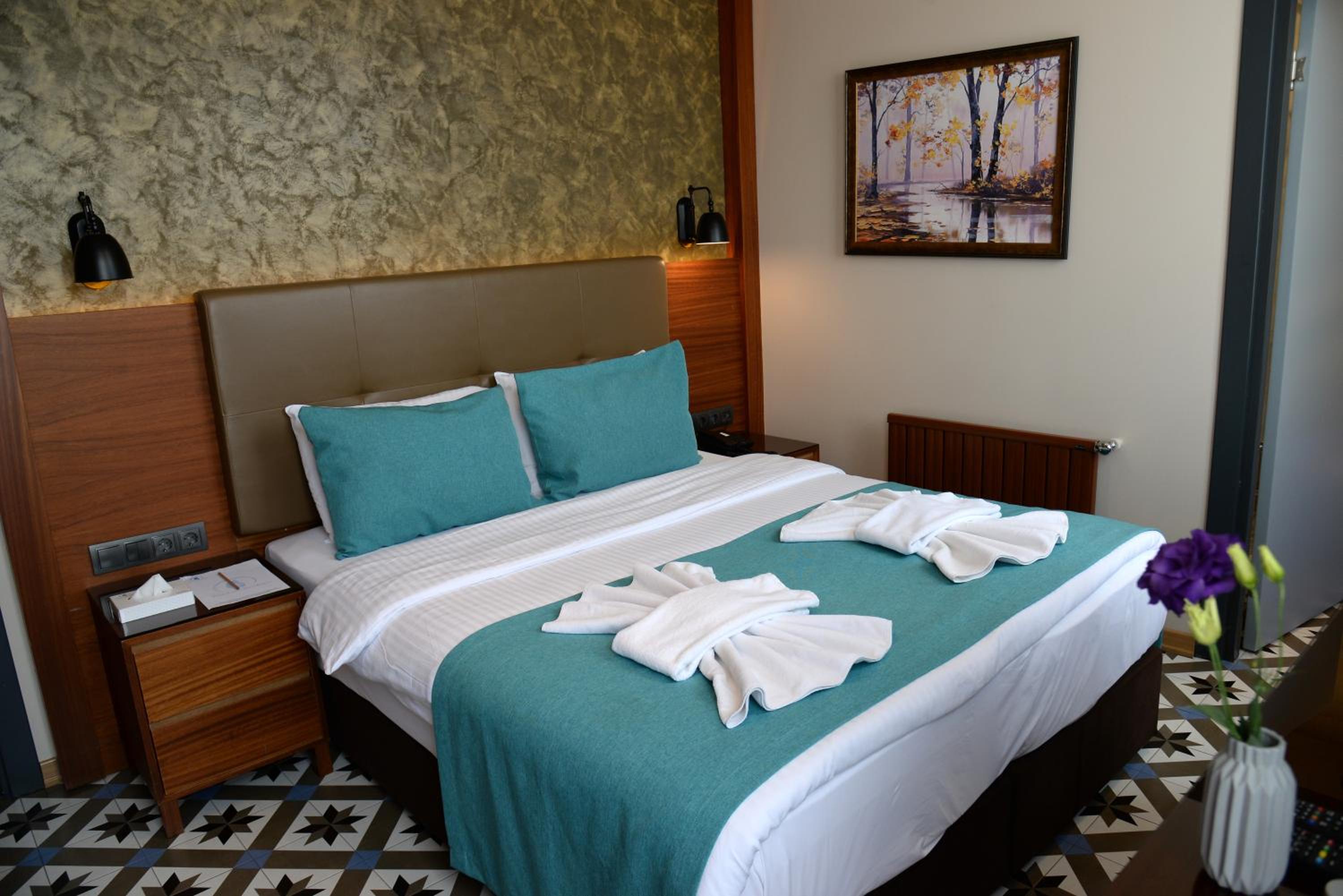 Deluxe Room with City View photo 2
