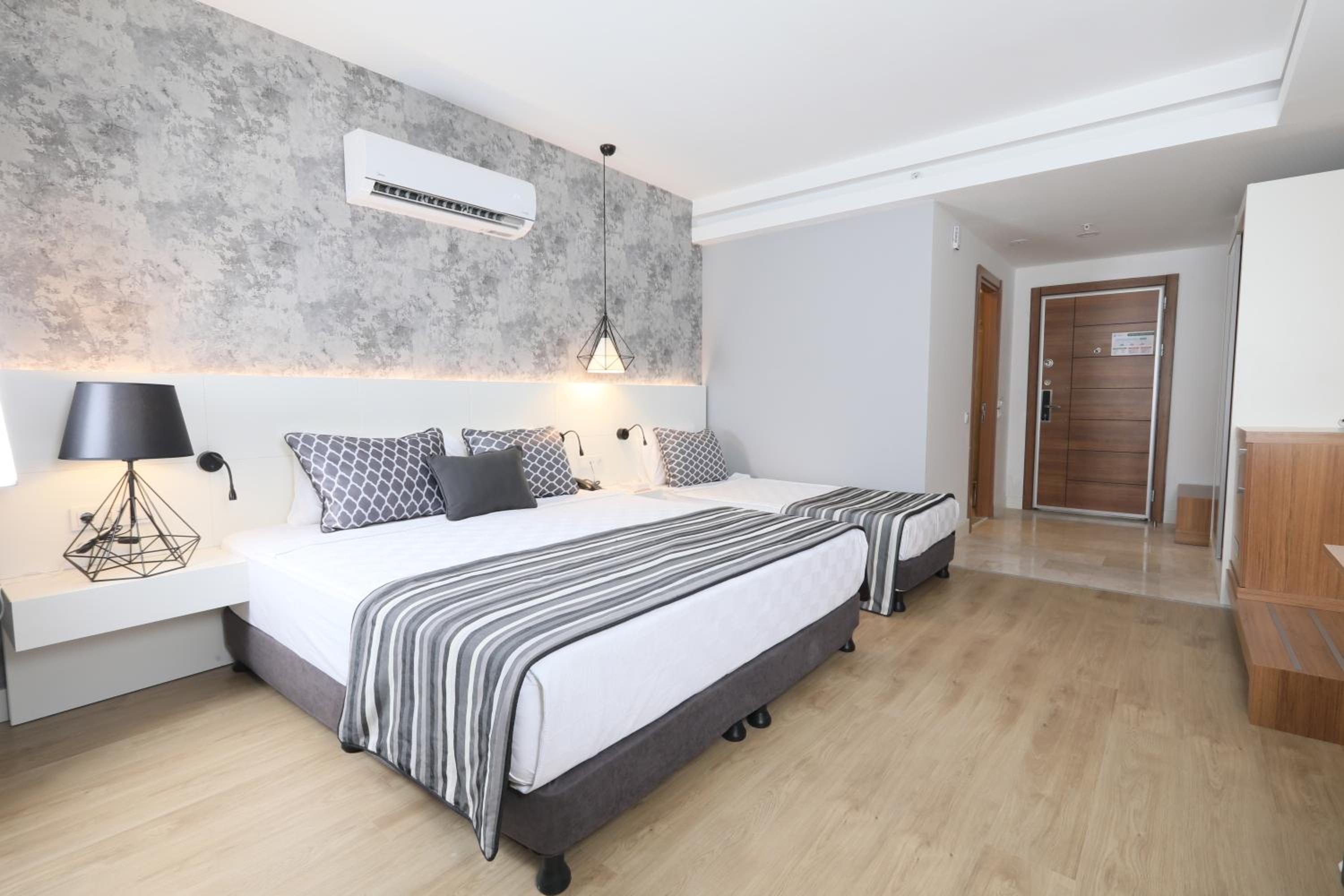 Two-Bedroom Suite thumbnail 5