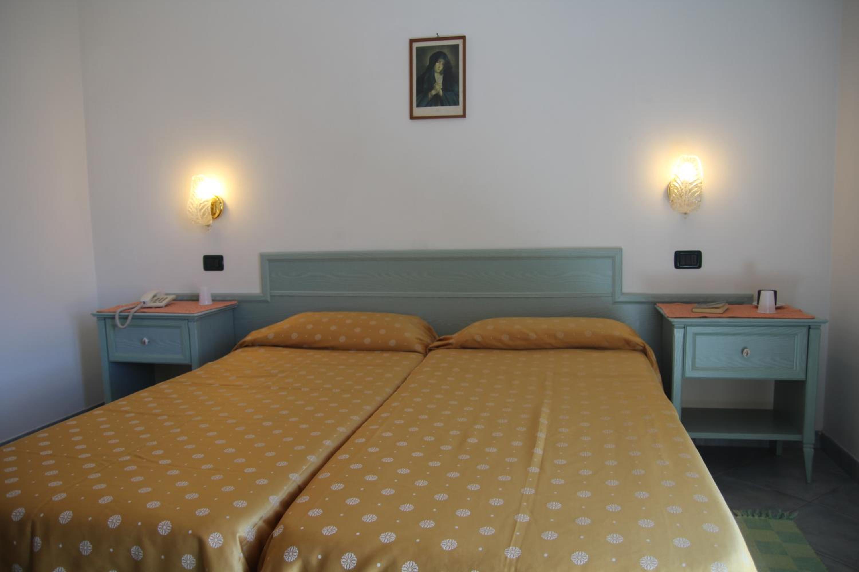 Superior Double or Twin Room - Photo 4