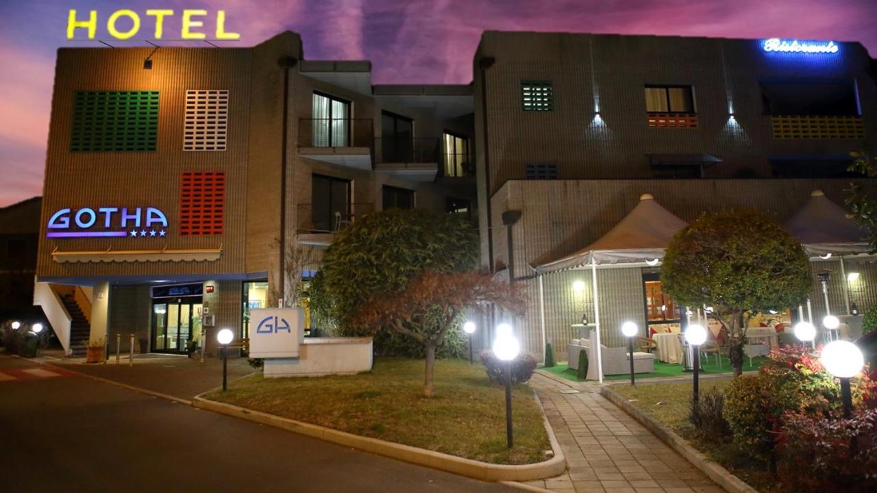 Double Room (1 Adult) - Photo 8