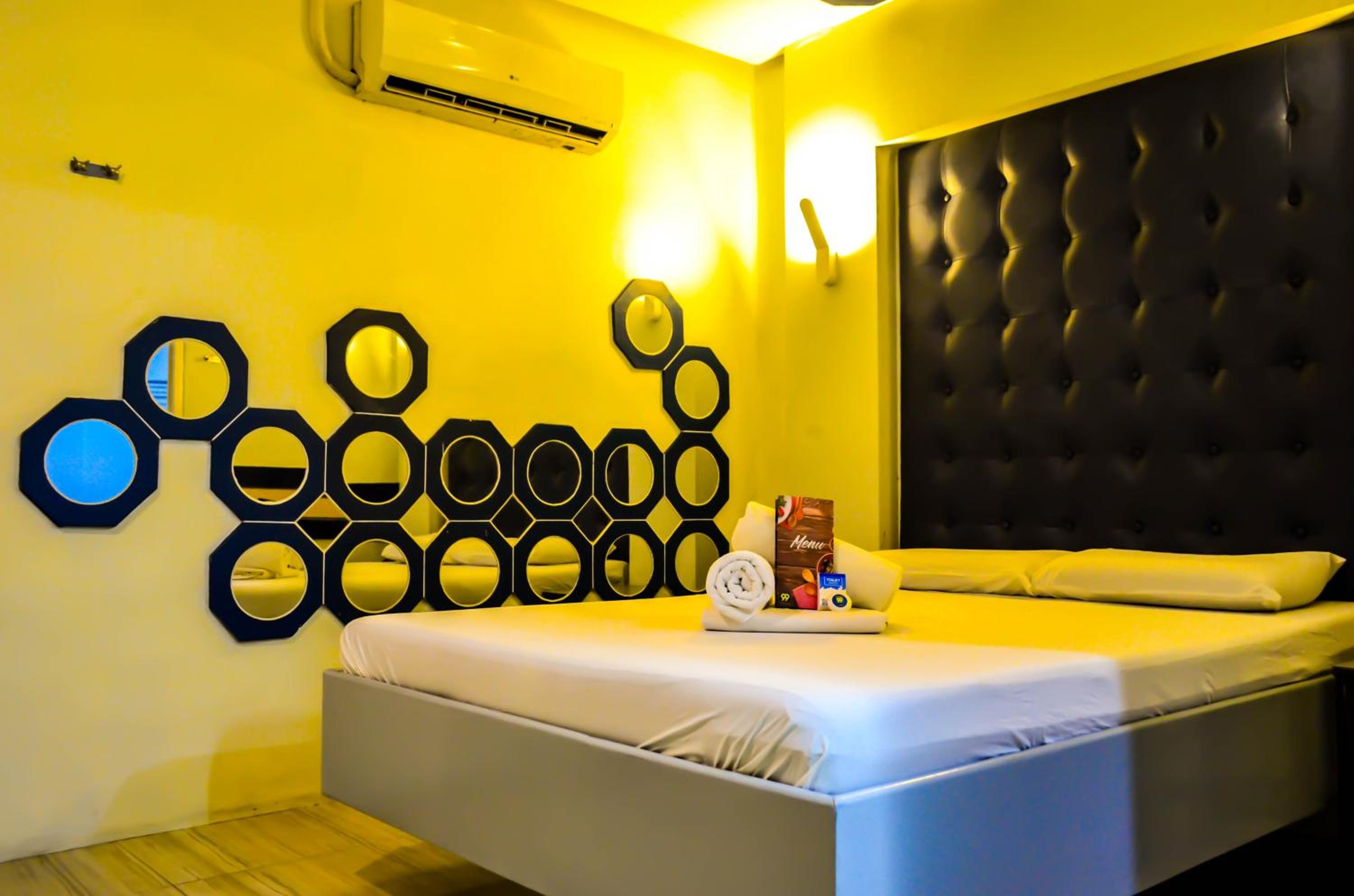 Premium Room (No Window) - Photo 1