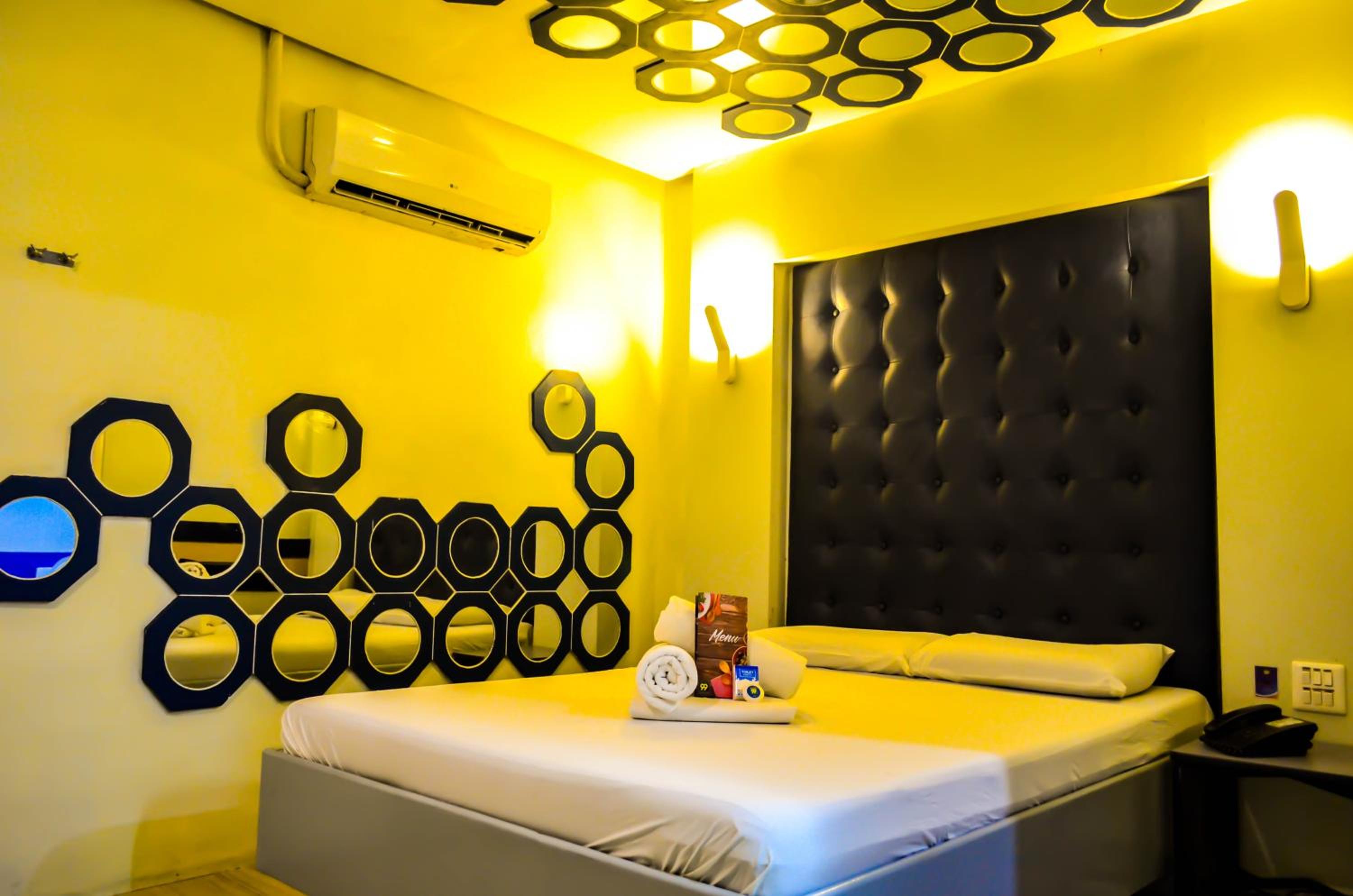 Premium Room (No Window) - Photo 13