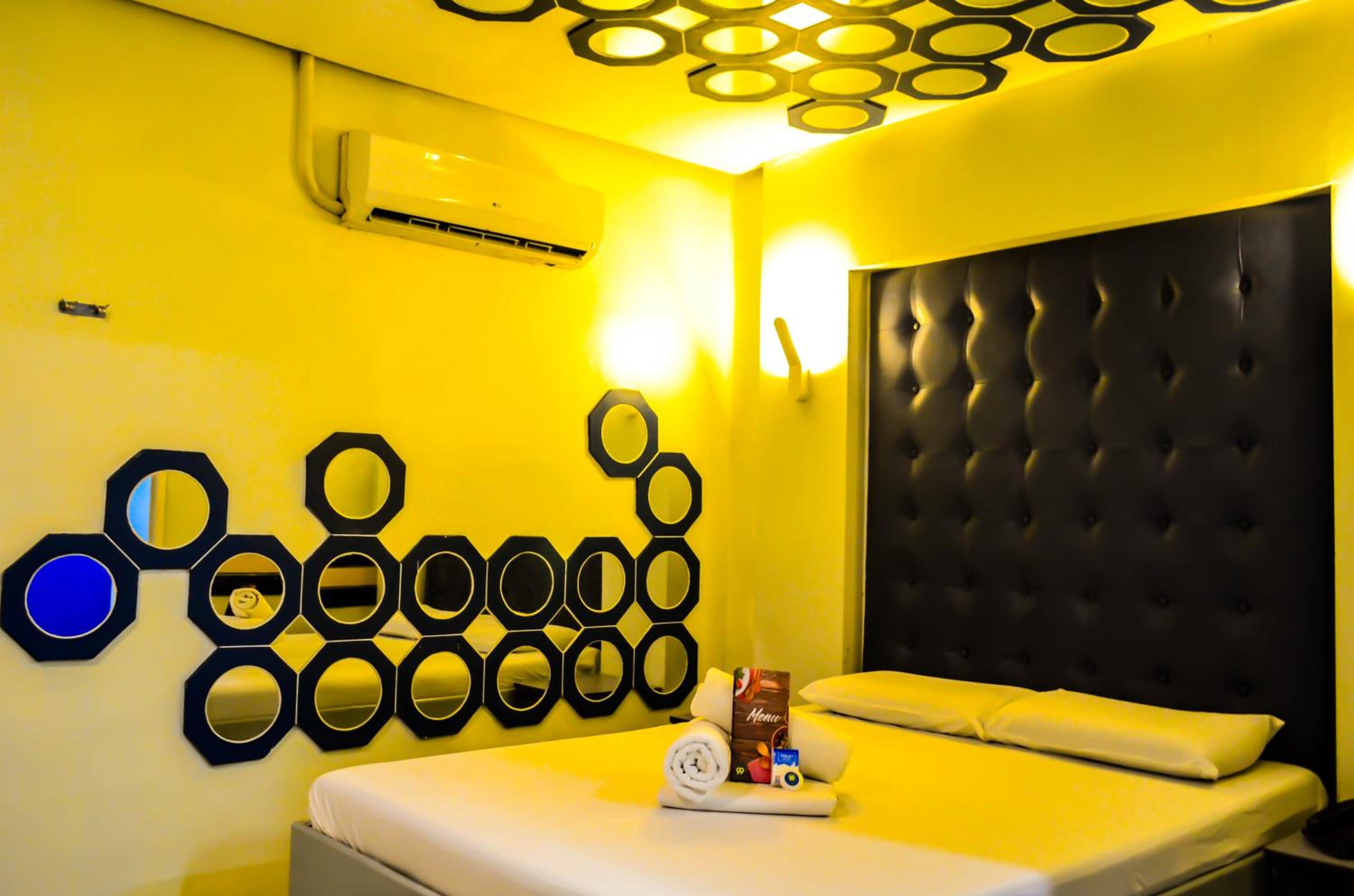 Premium Room (No Window) - Photo 2