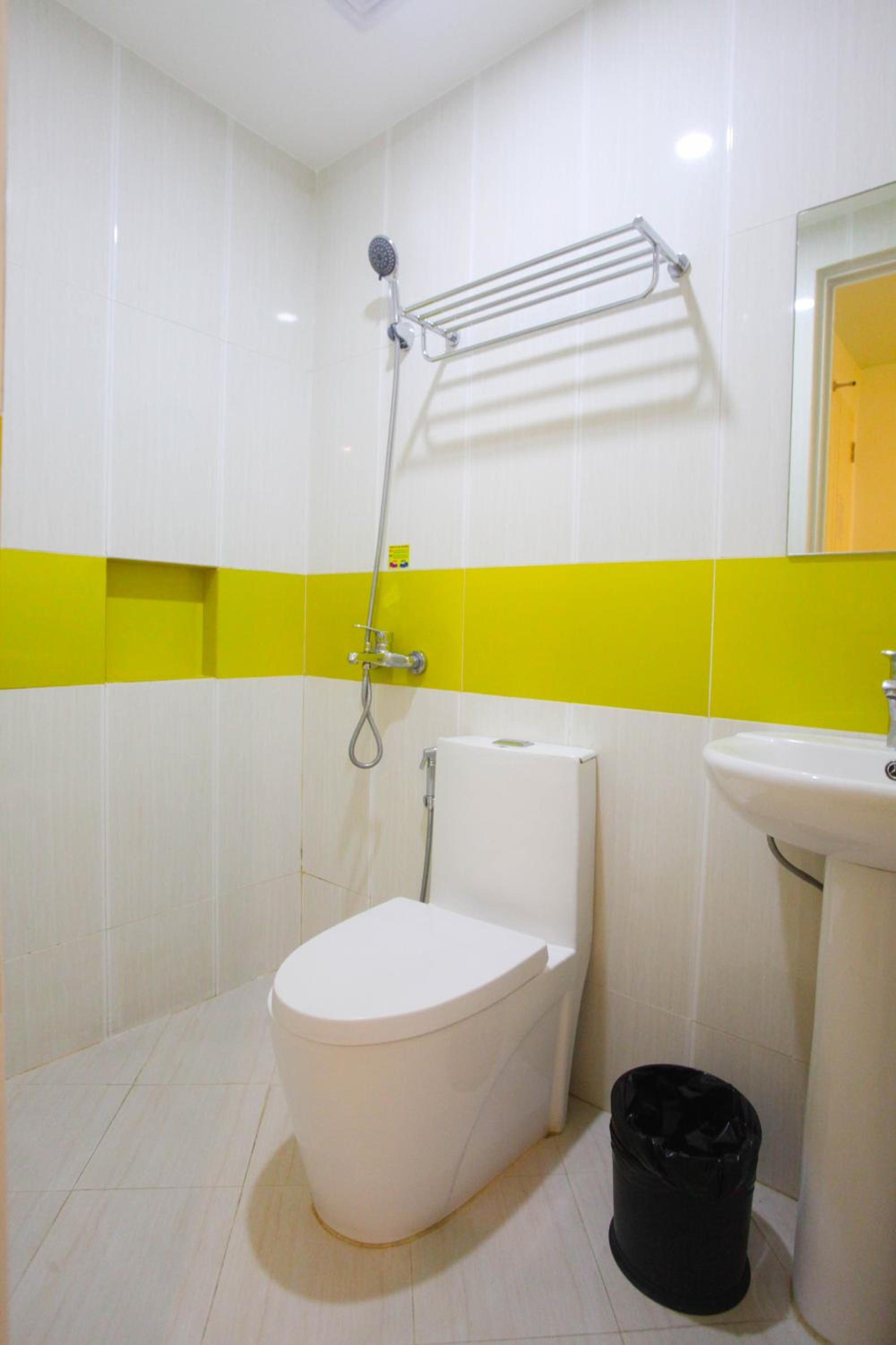 Premium Room (No Window) - Photo 8