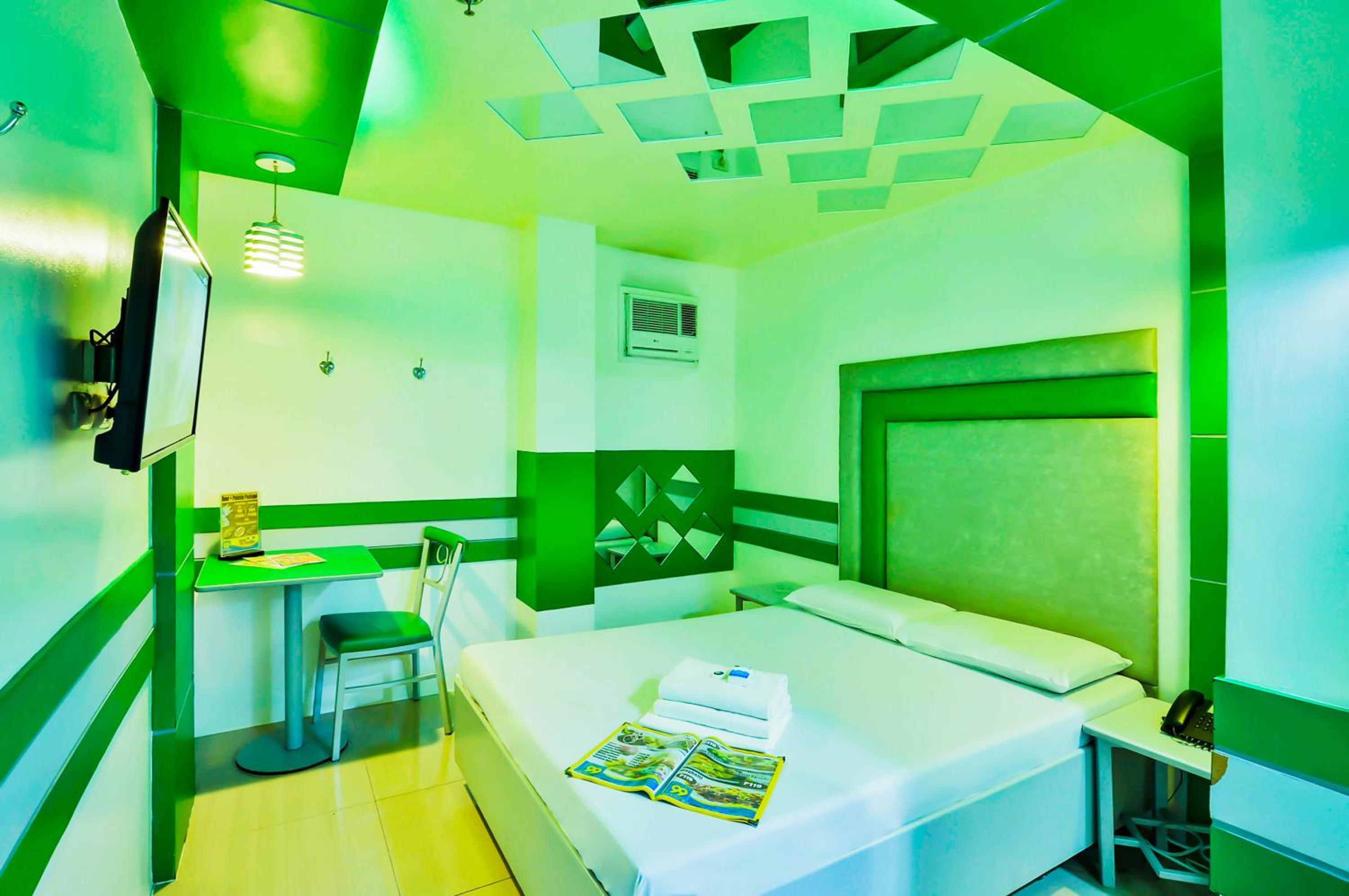 Deluxe Room (No Window)  - Photo 1