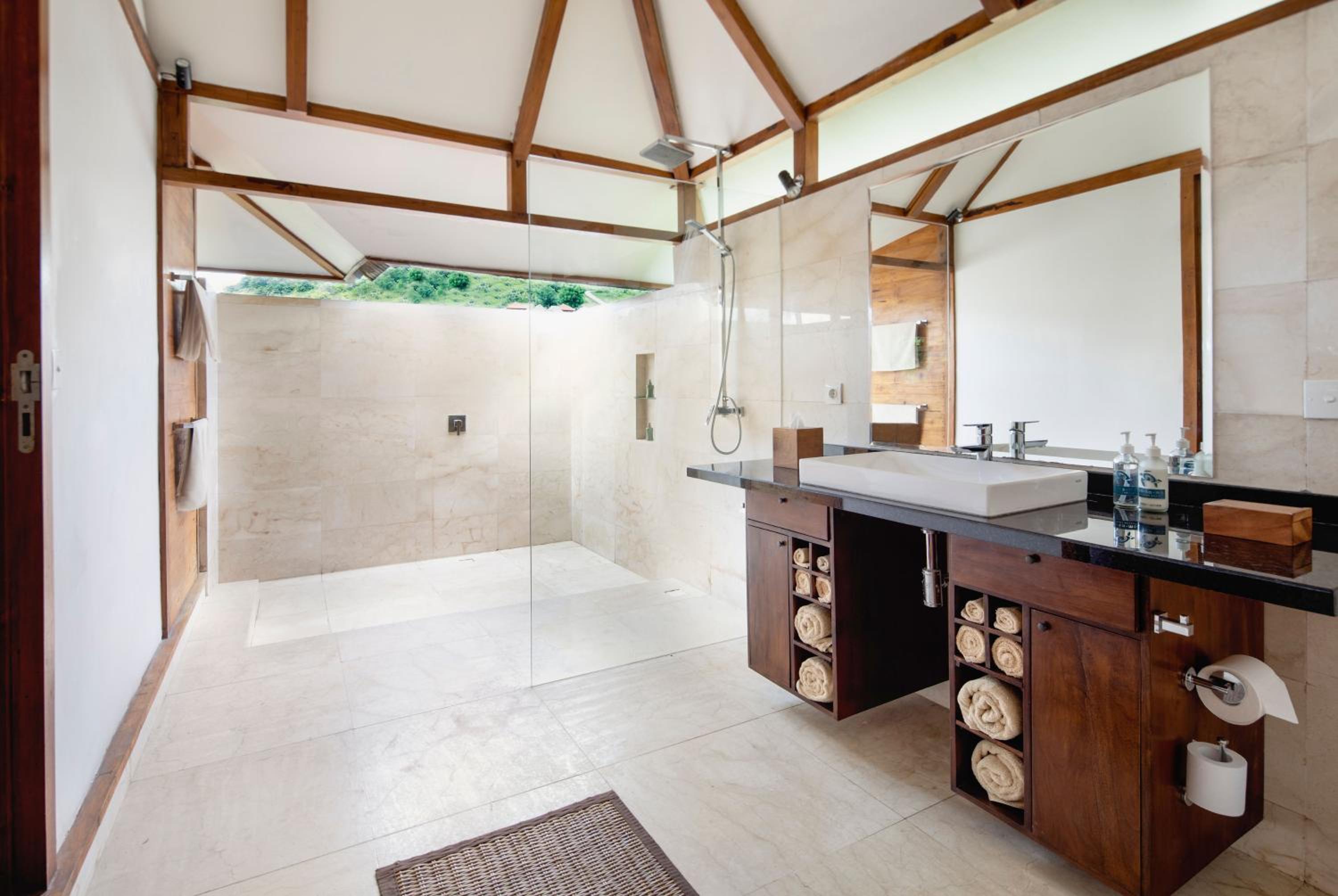 Beachfront Villa - Photo 5