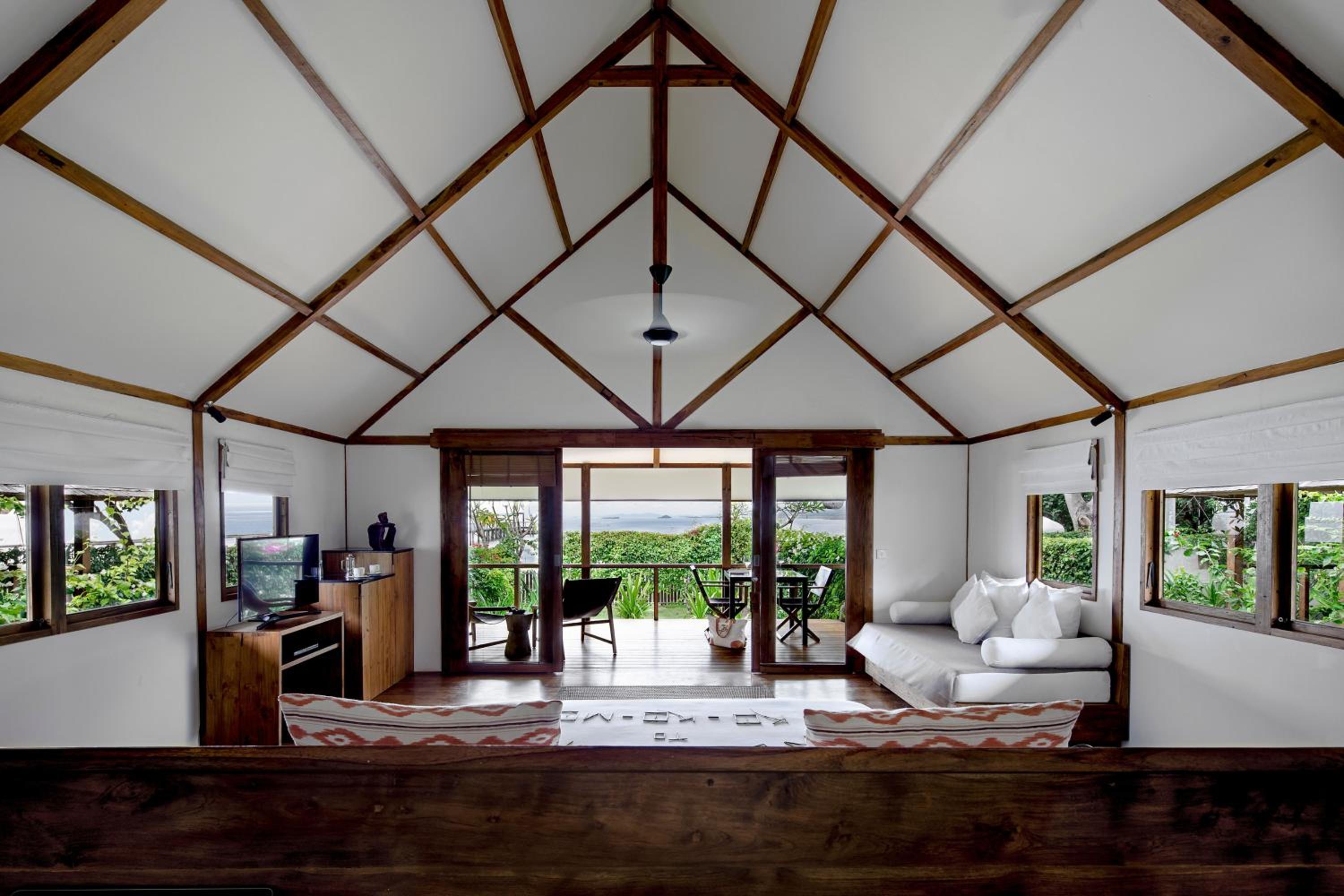 Beachfront Villa - Photo 7