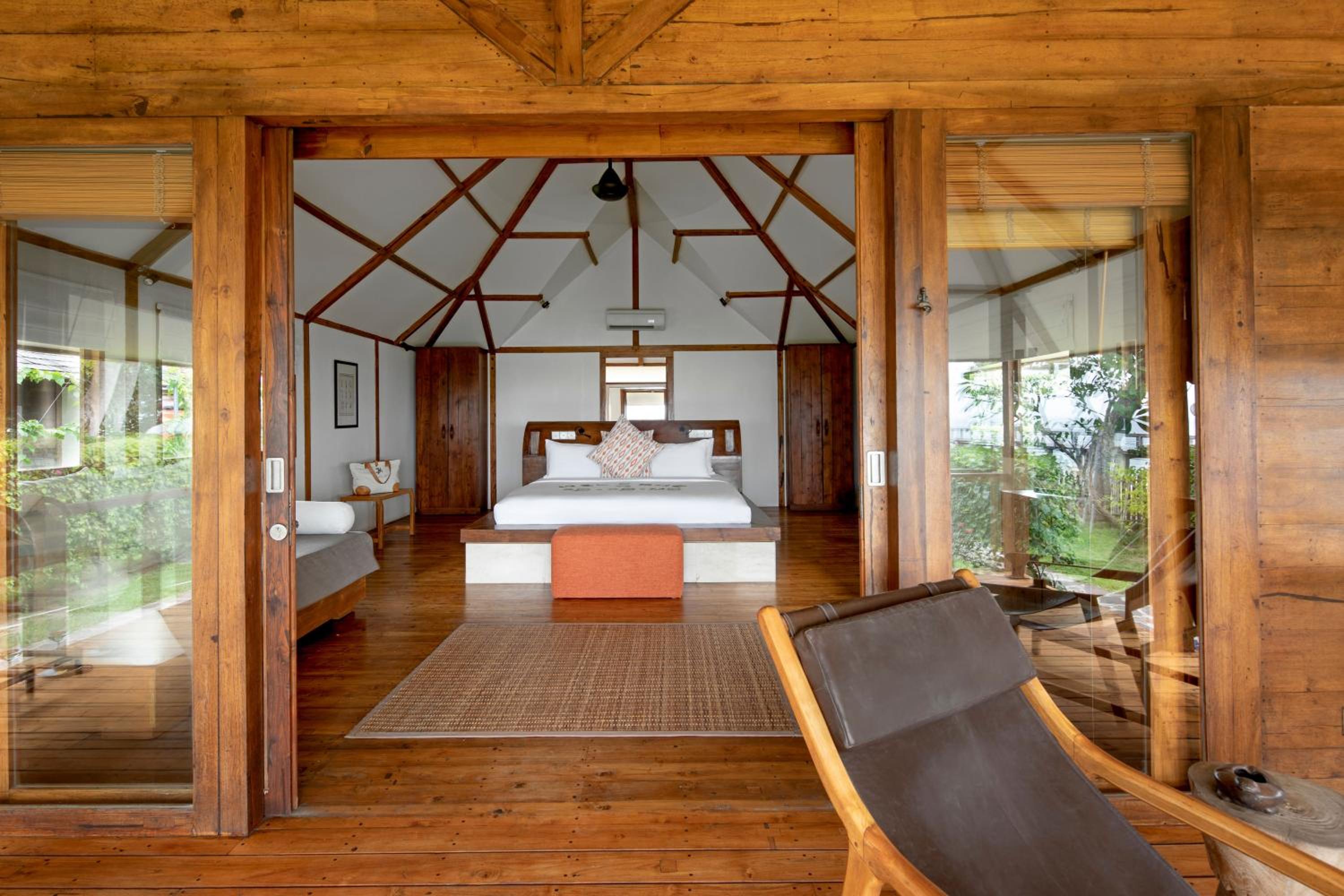 Beachfront Villa - Photo 9