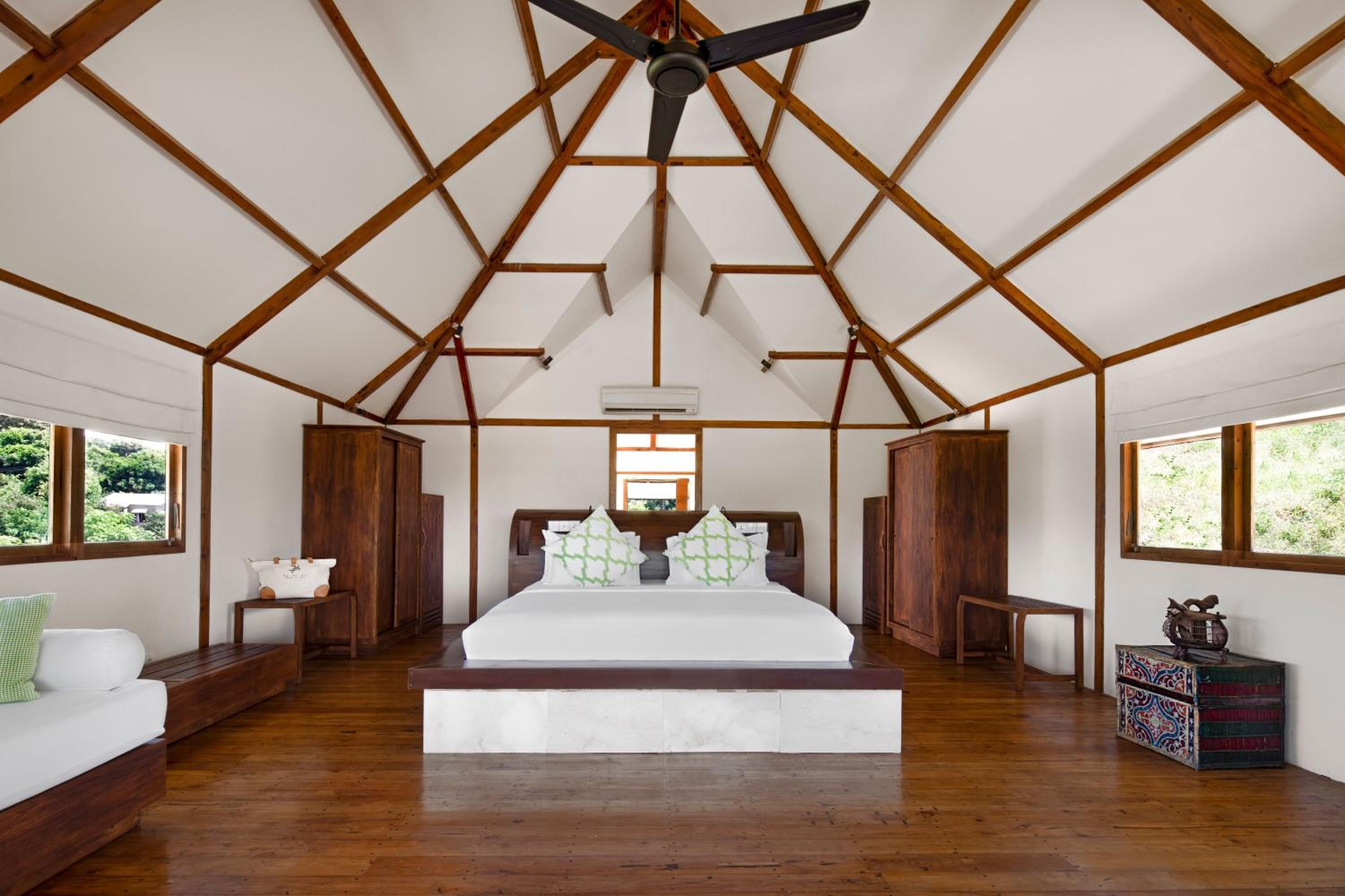Hilltop Villa - Photo 1