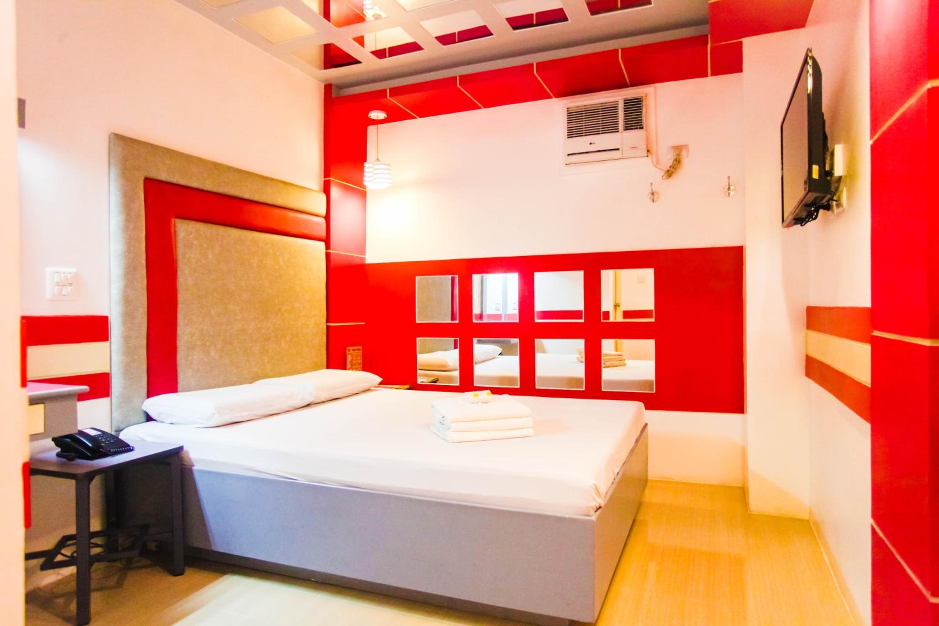 Fiesta room (No Window) - Photo 1