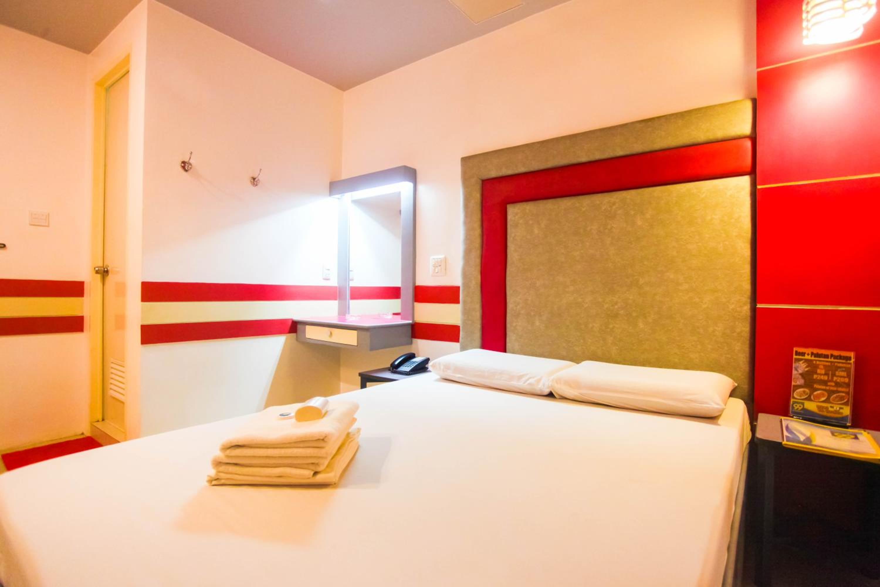 Fiesta room (No Window) - Photo 2