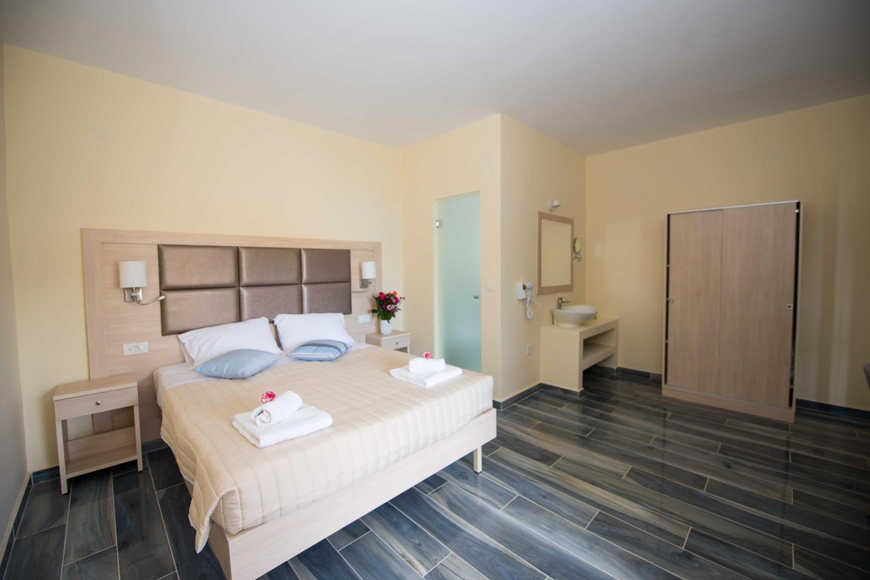 Deluxe Double Room photo 2