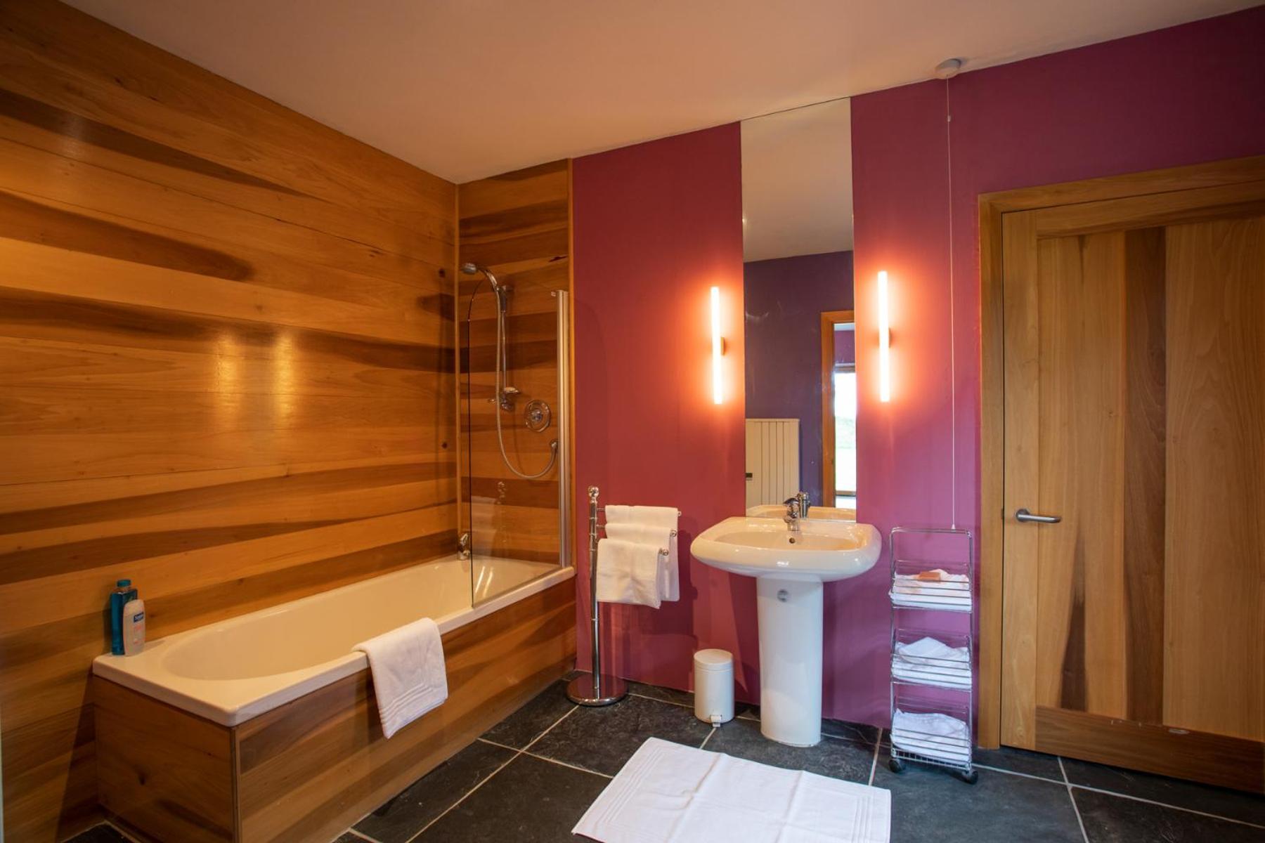 Superior King Room - Photo 3