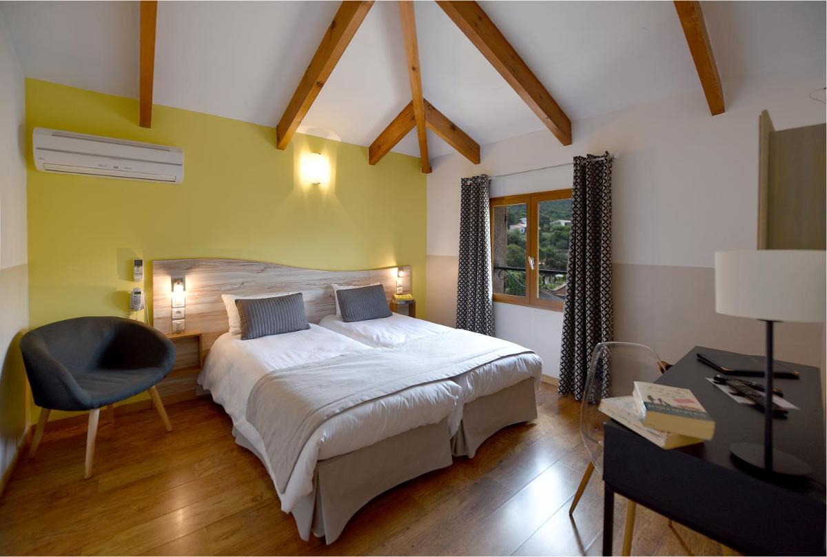 Classic Room with Mountain View photo 3
