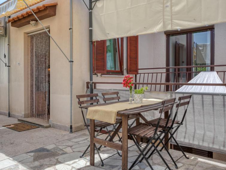One-Bedroom Apartment with Patio photo 2