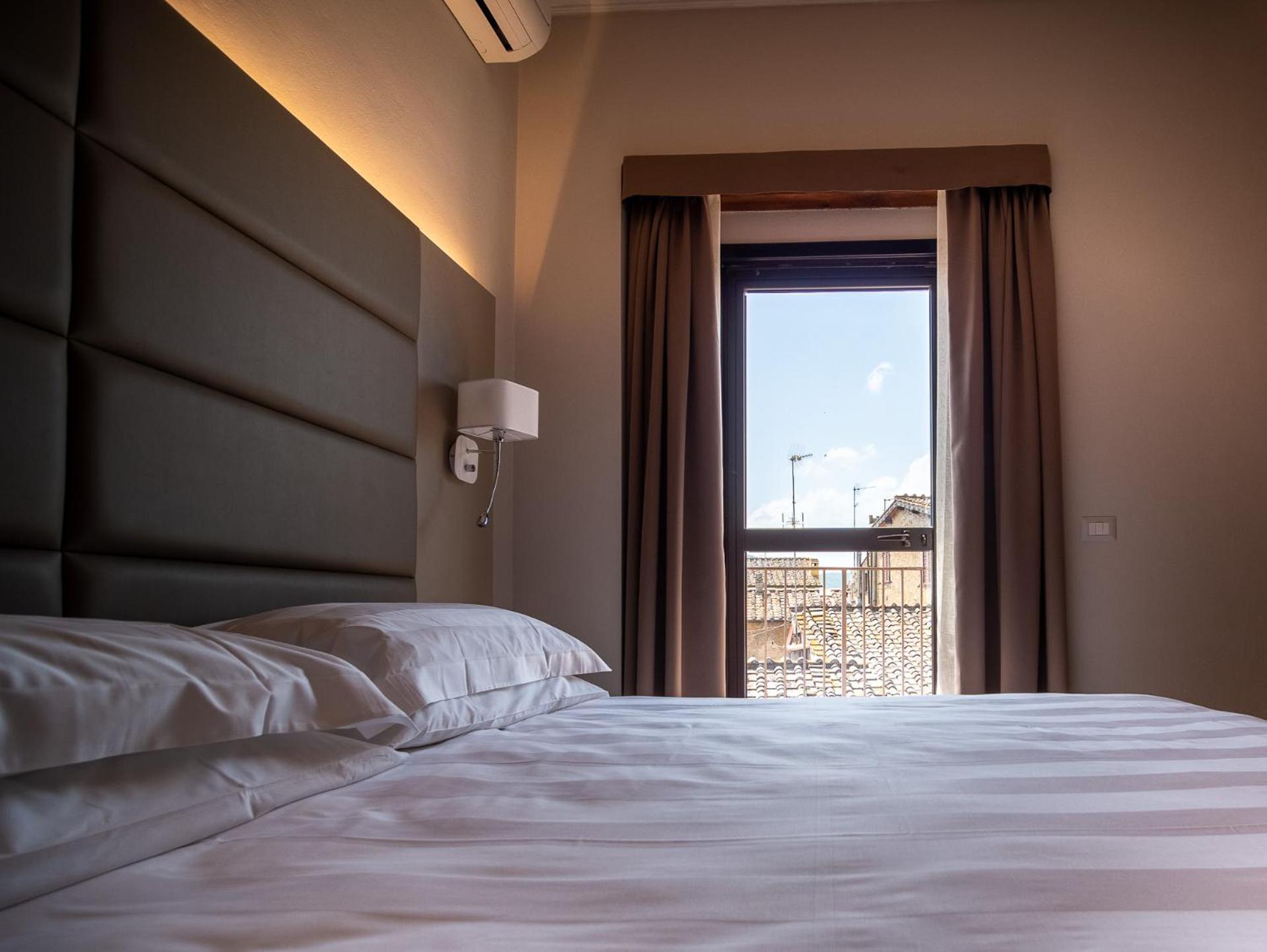 Double or Twin Room with City View - Photo 1