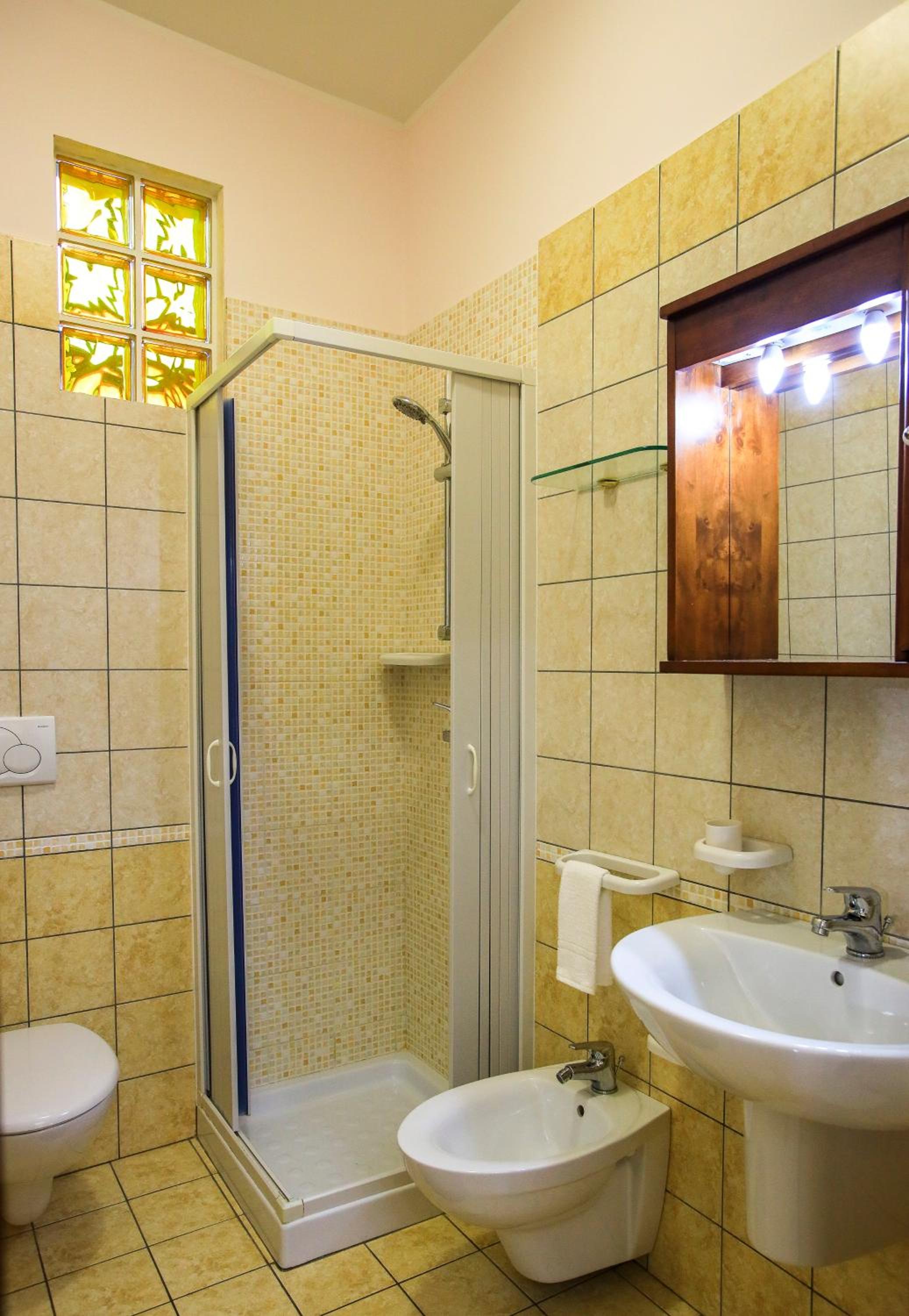 Standard Double Room - Photo 5
