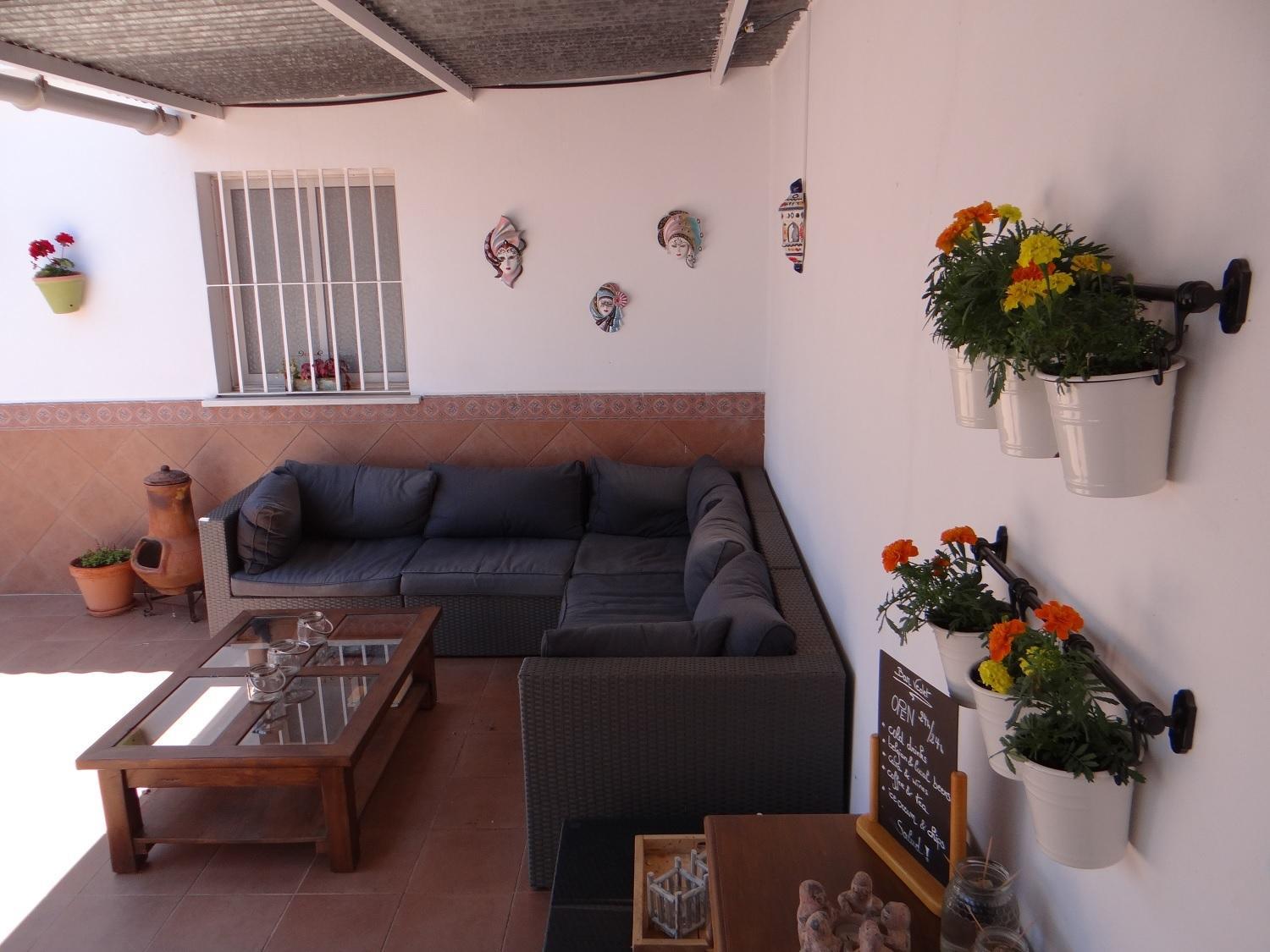 Double Room with Private Bathroom - Photo 24