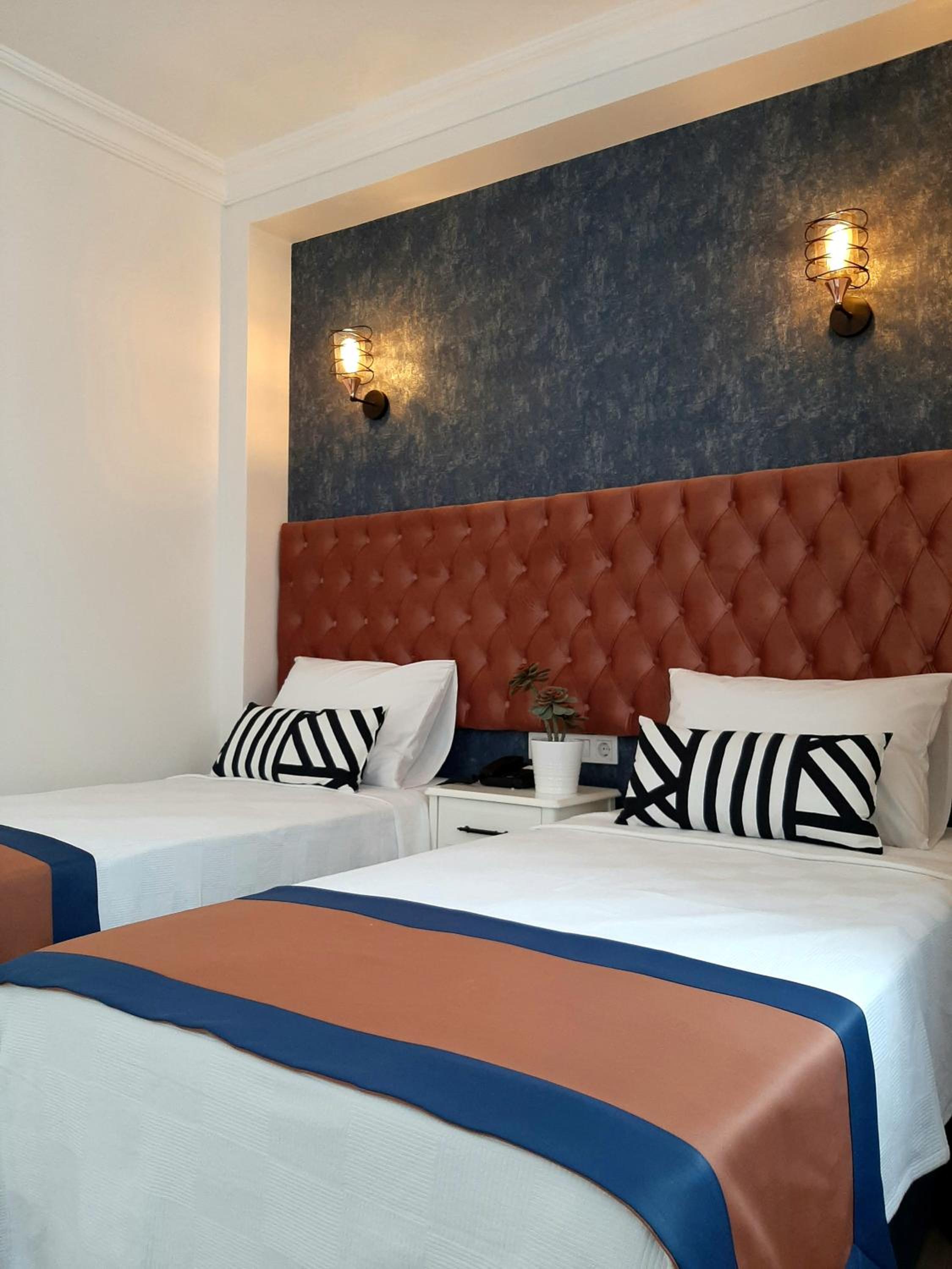 Deluxe Double Room with Balcony photo 3