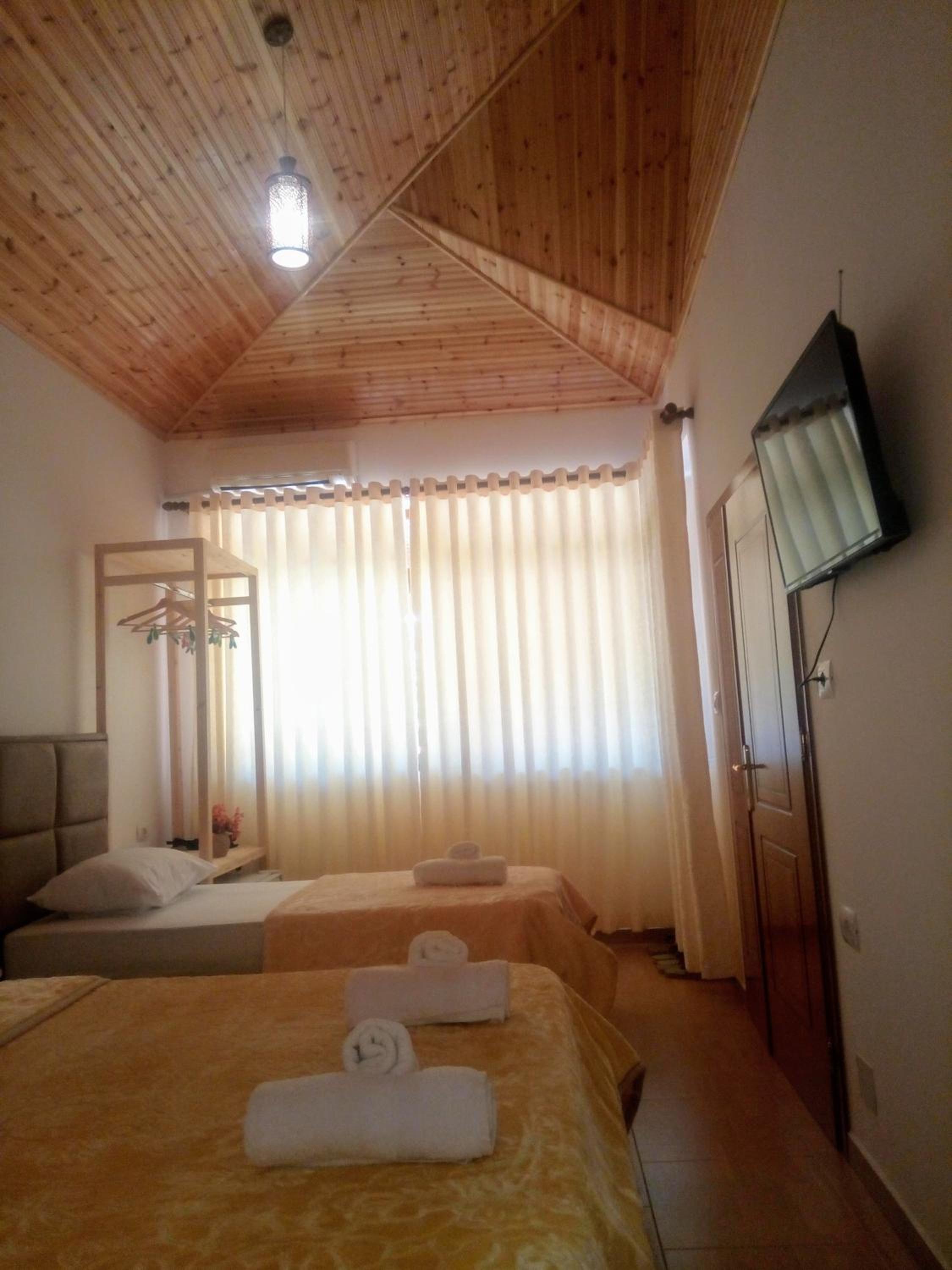 Deluxe Double or Twin Room with Mountain View