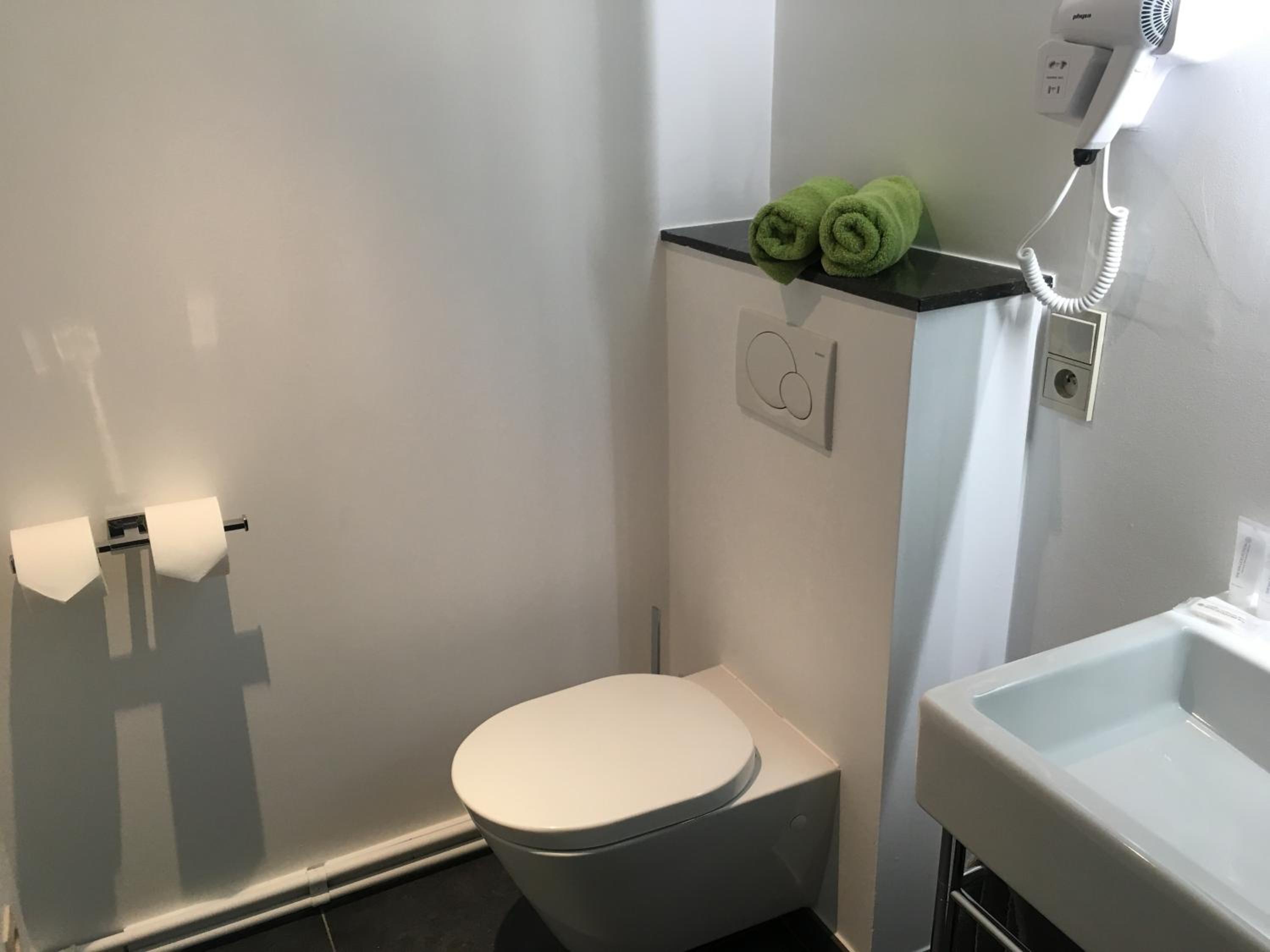 Standard Double Room - Photo 3