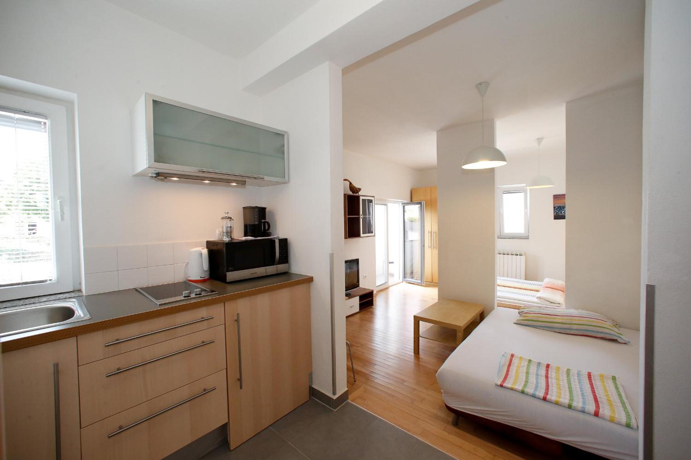 Studio Apartment with Sea View (3 Adults)
