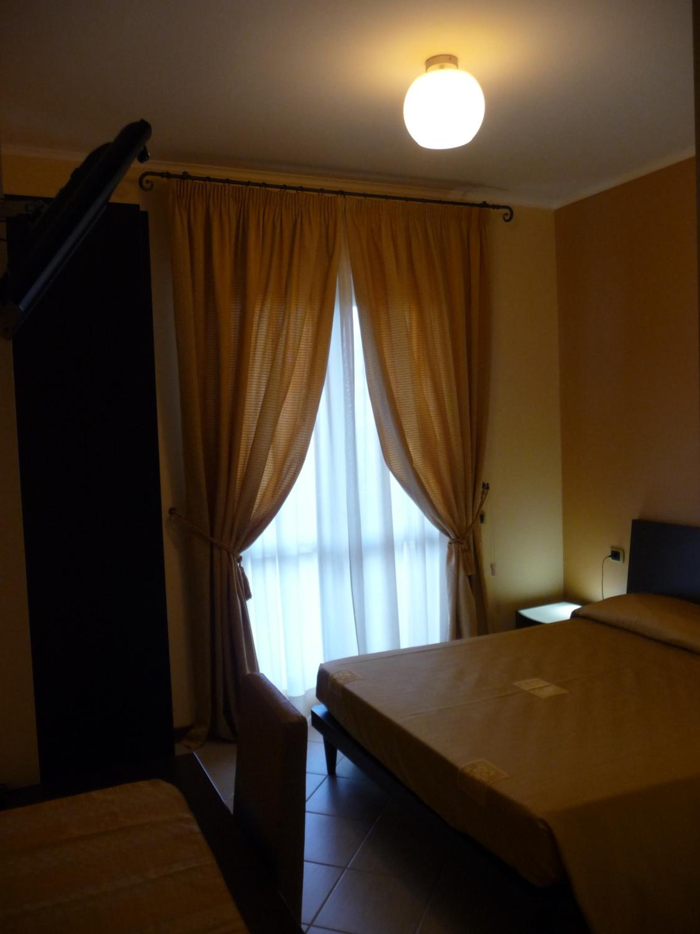 Double or Twin Room - Photo 9