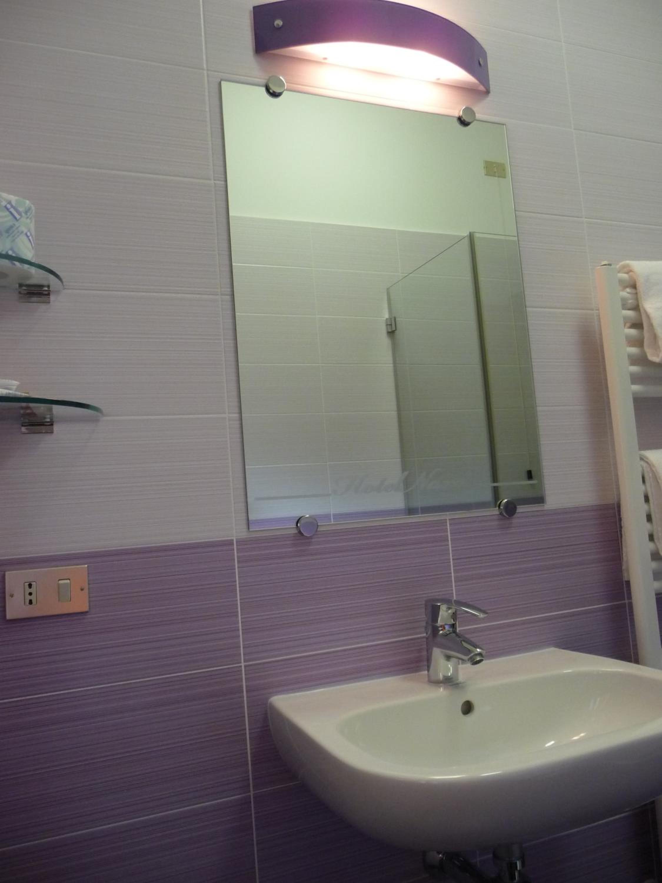Double or Twin Room - Photo 7
