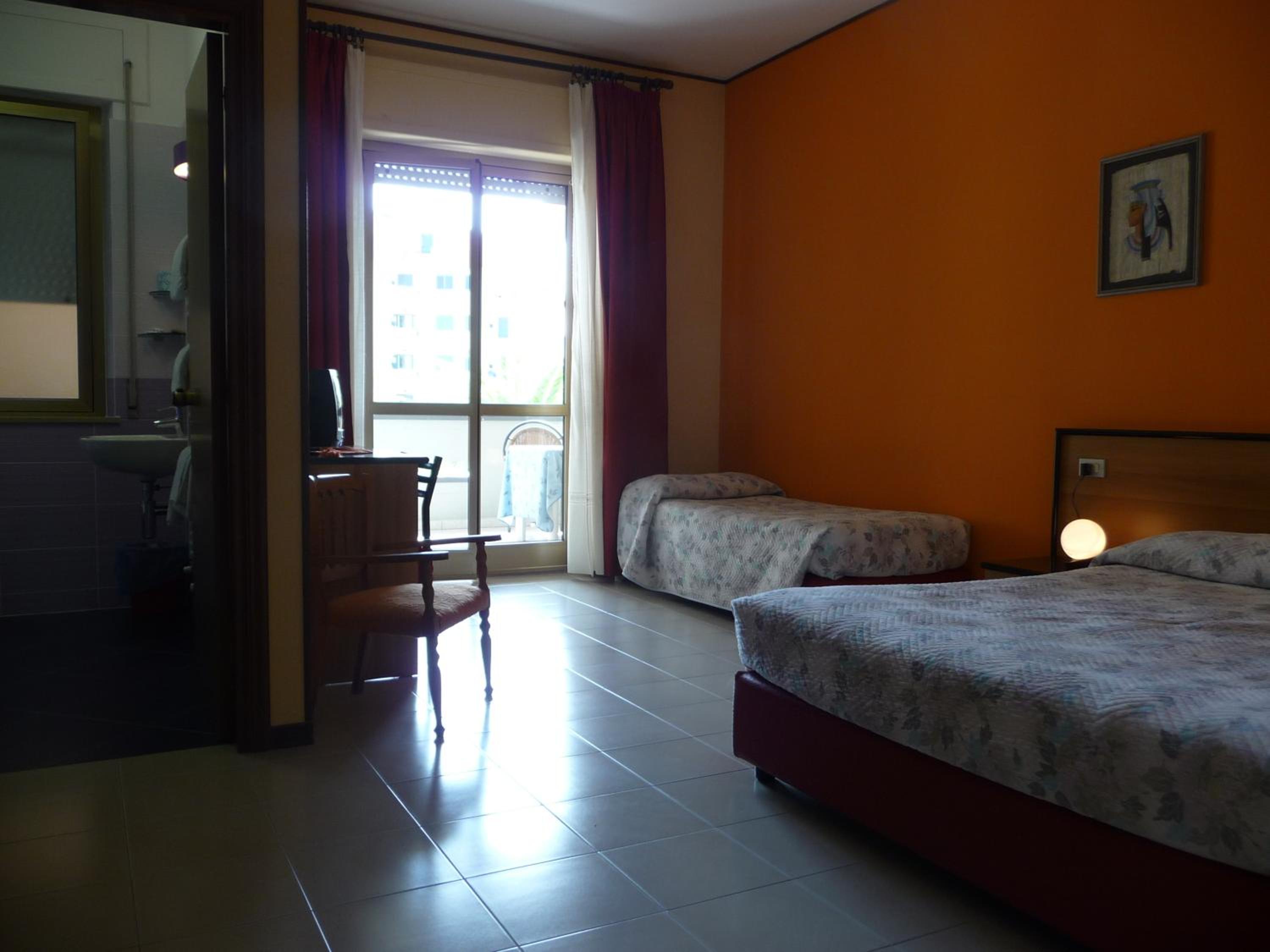 Triple Room - Photo 5