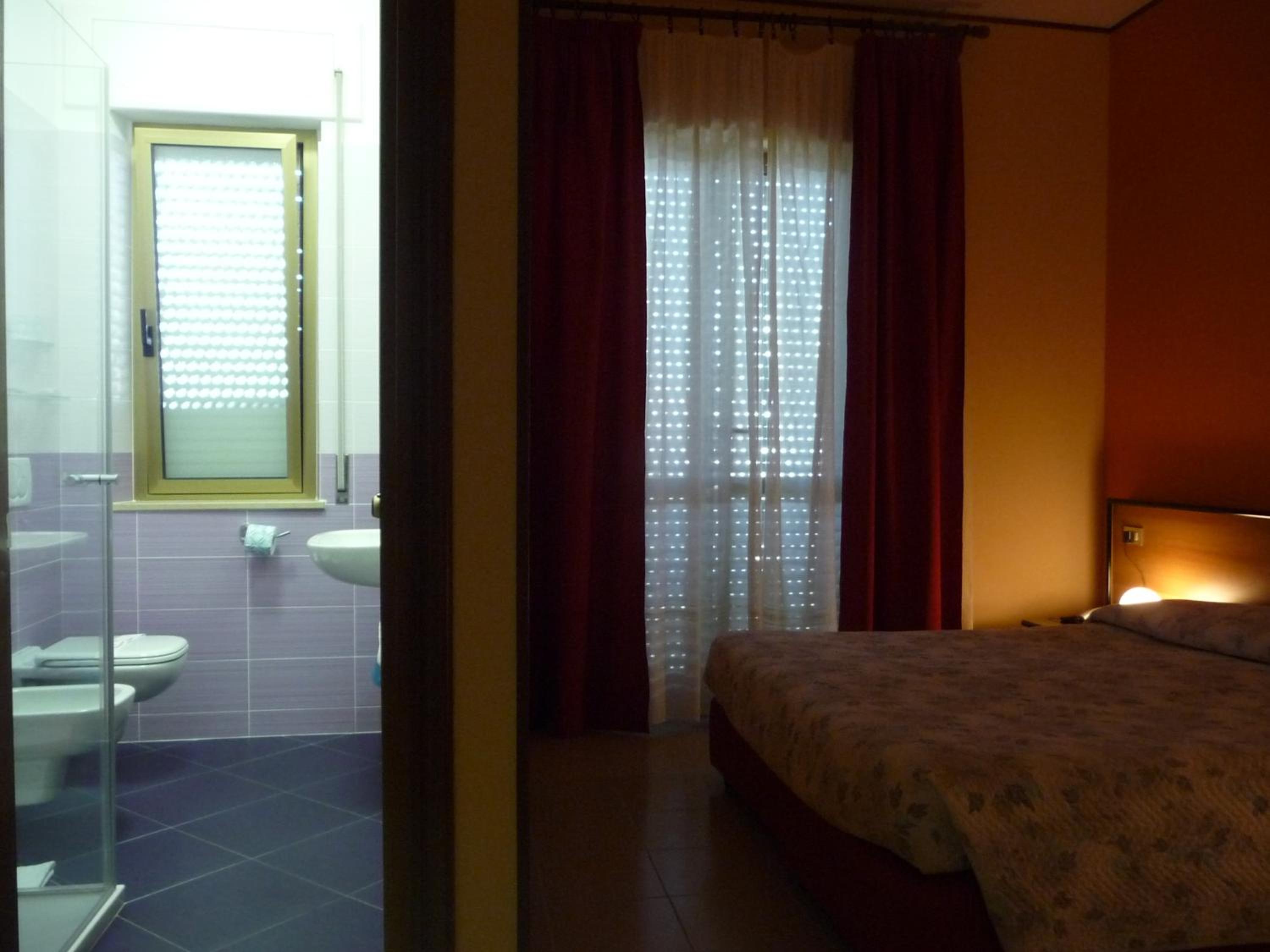 Double or Twin Room - Photo 10