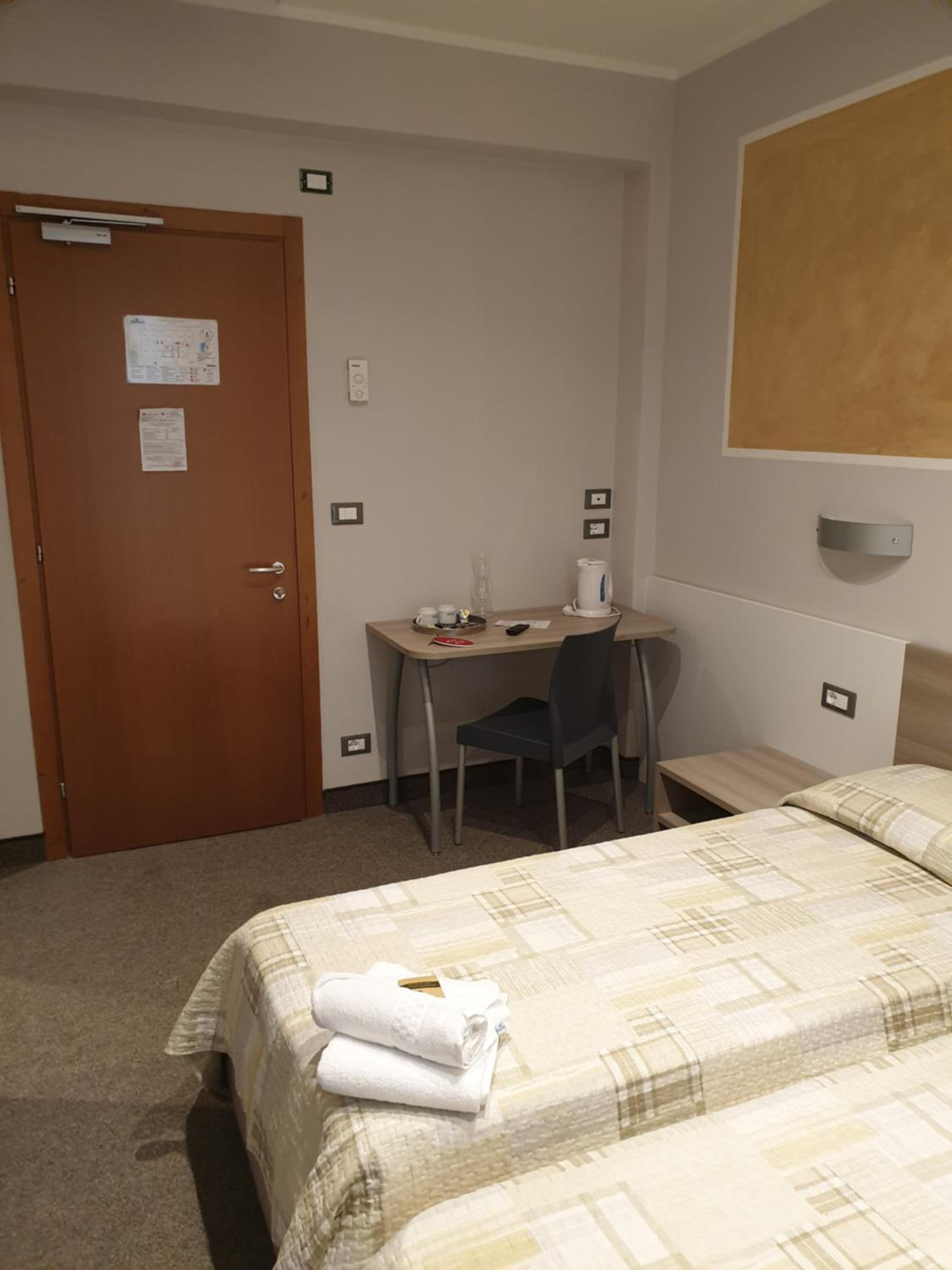 Economy Double Room photo 3
