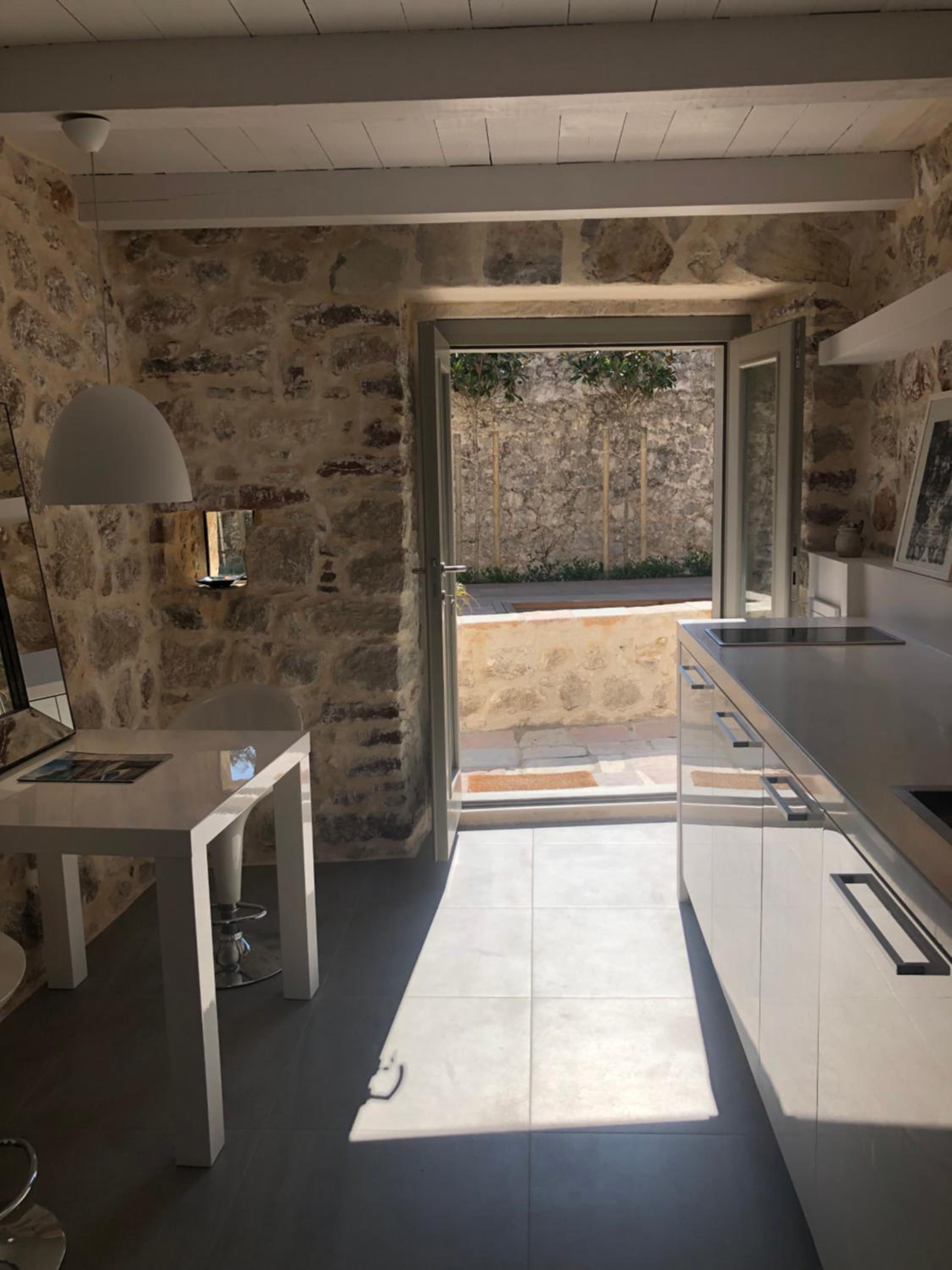Studio with Pool View photo 2