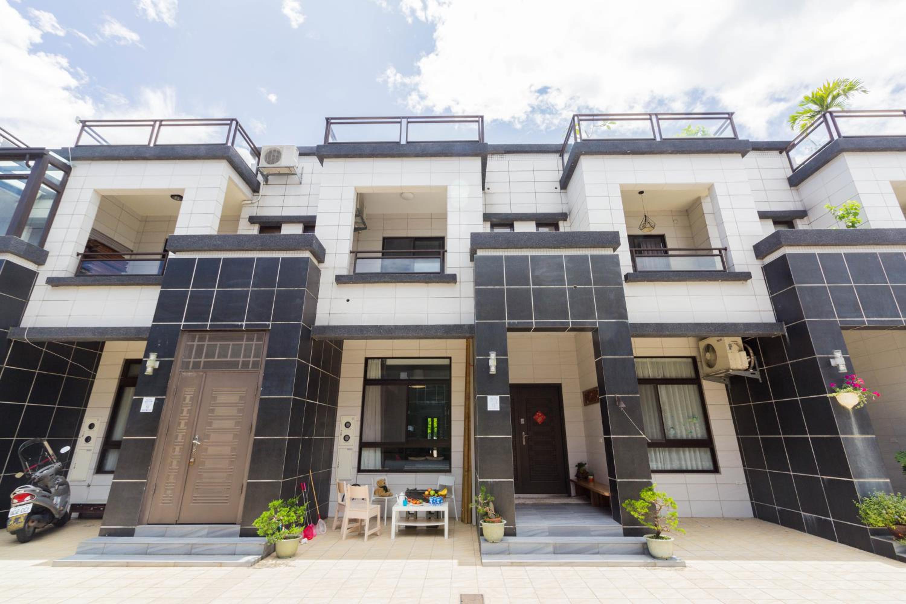 Four-Bedroom House photo 2