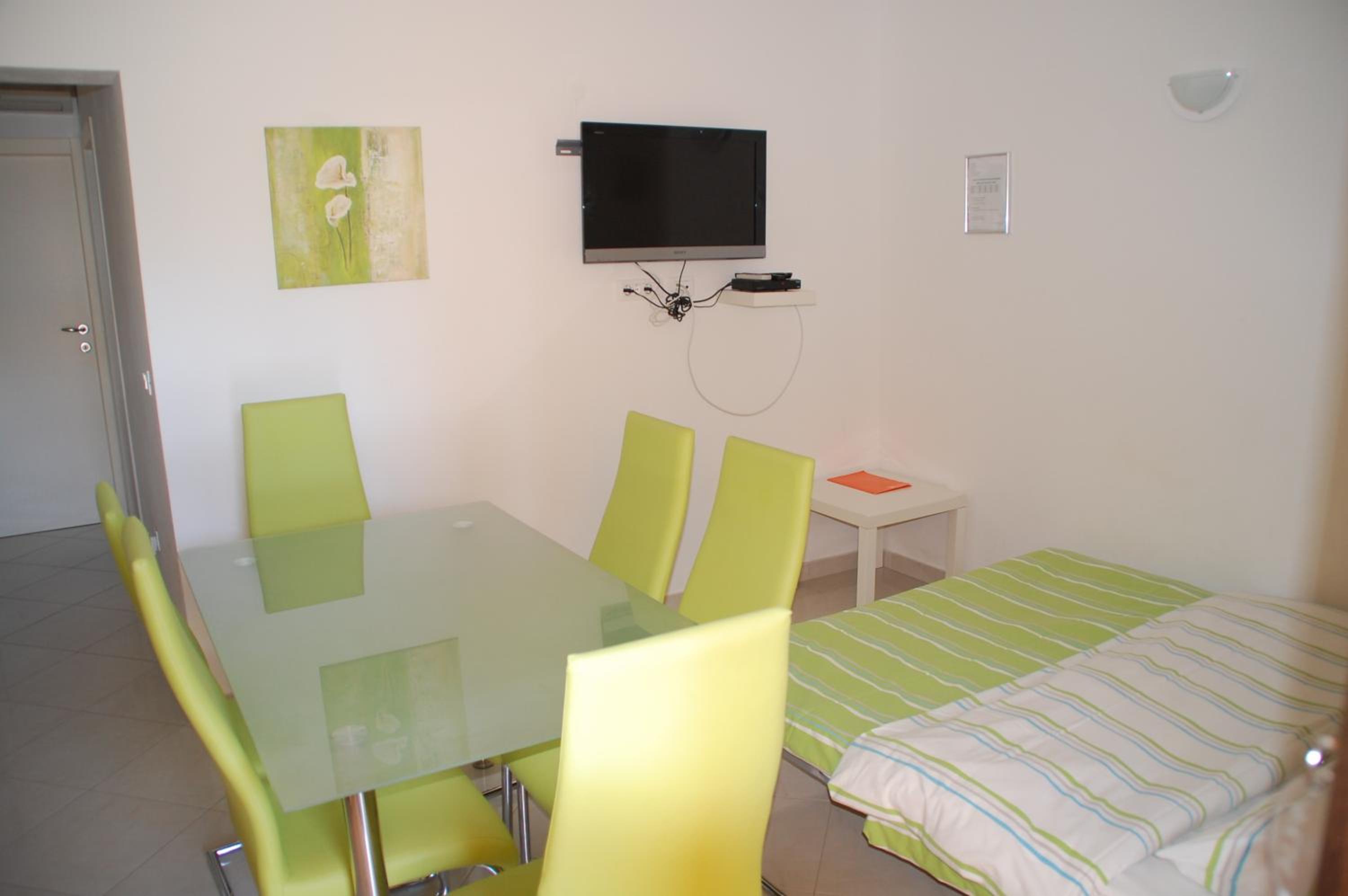Two-Bedroom Apartment with Terrace (4 adults + 2 children)