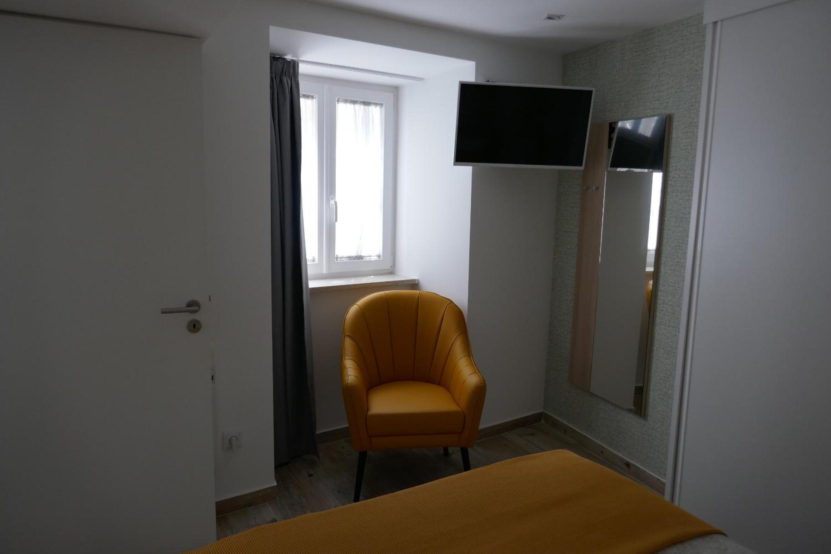 One-Bedroom Apartment - Photo 14