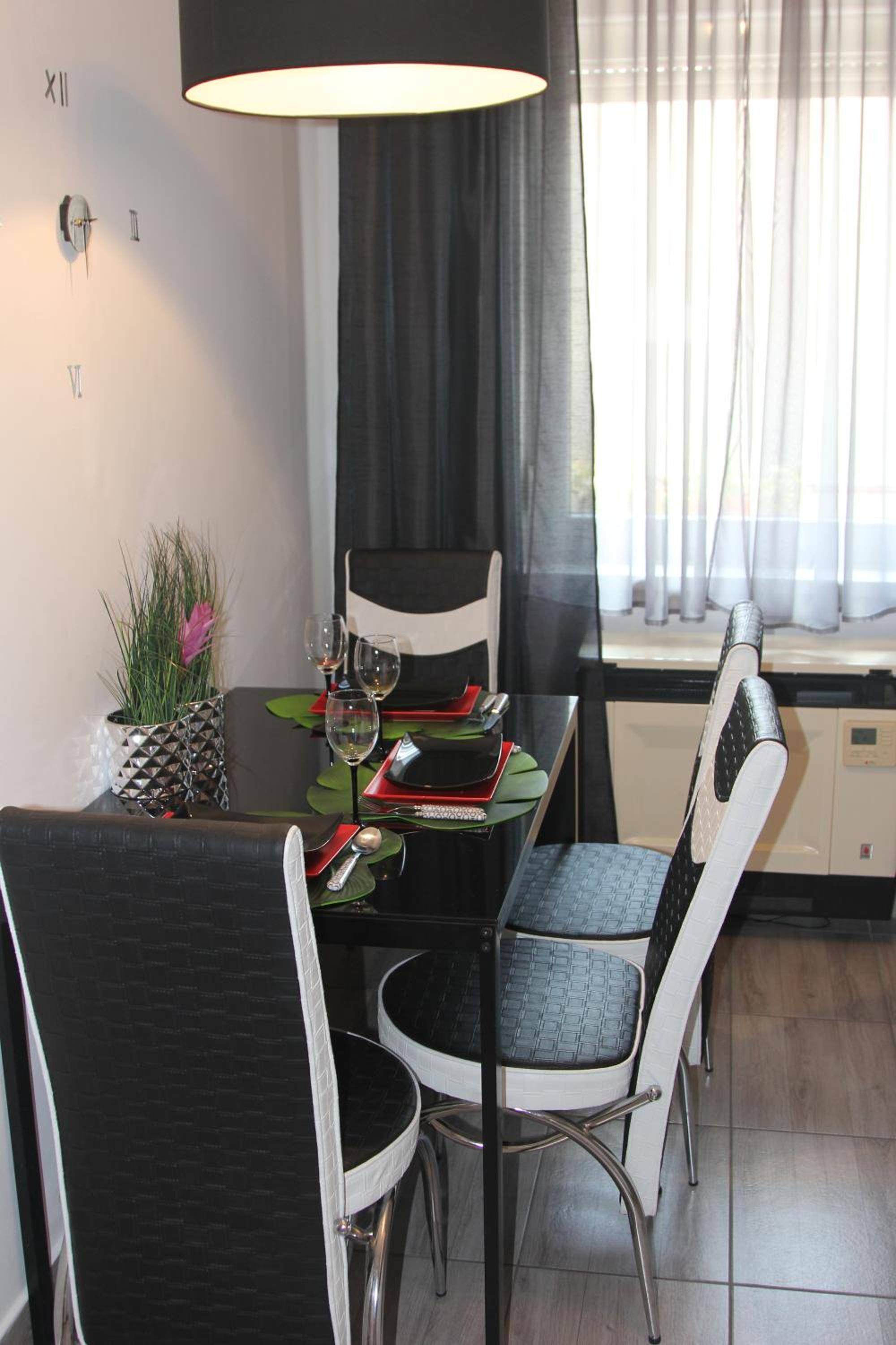 Studio Apartment - Photo 32