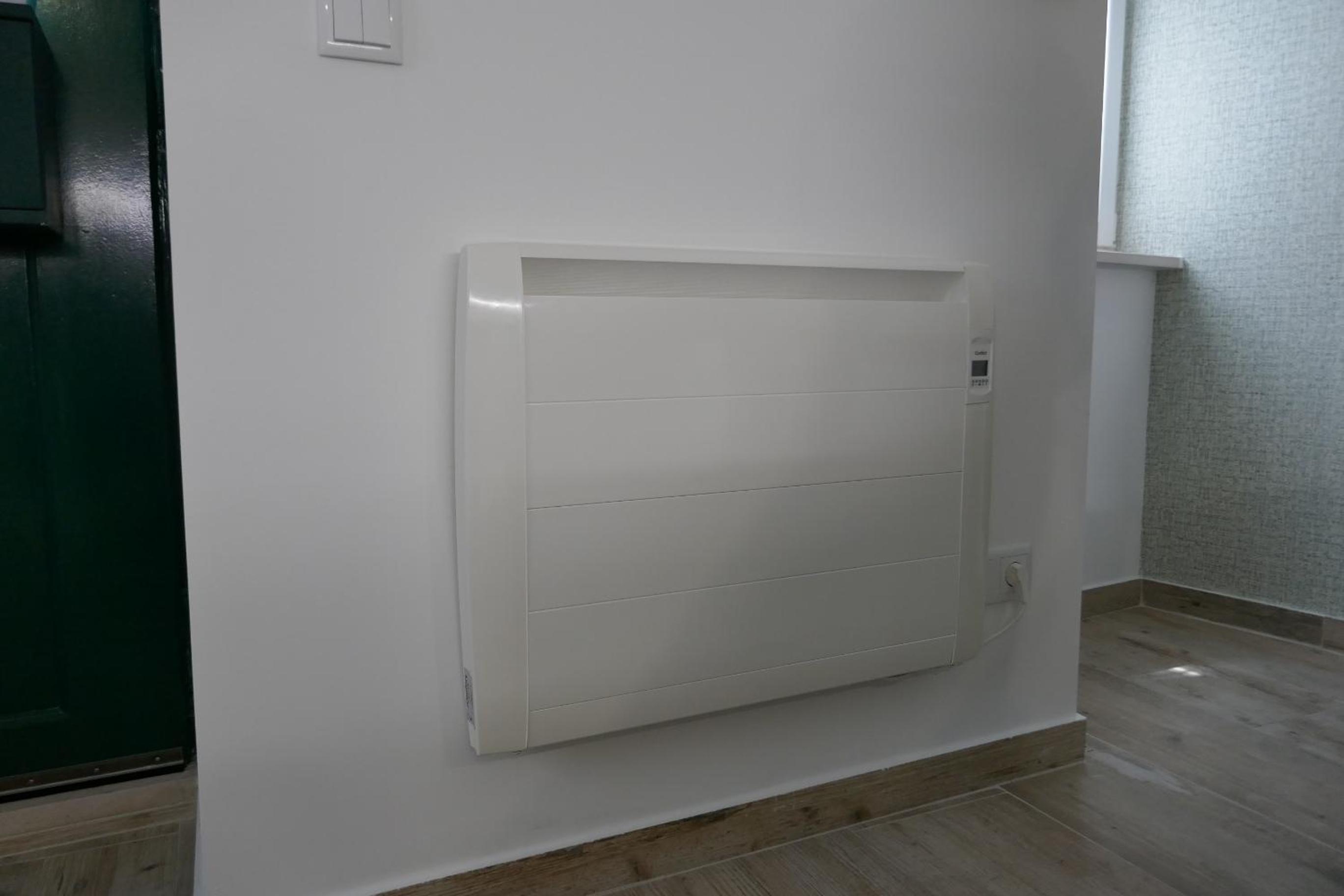 One-Bedroom Apartment - Photo 2
